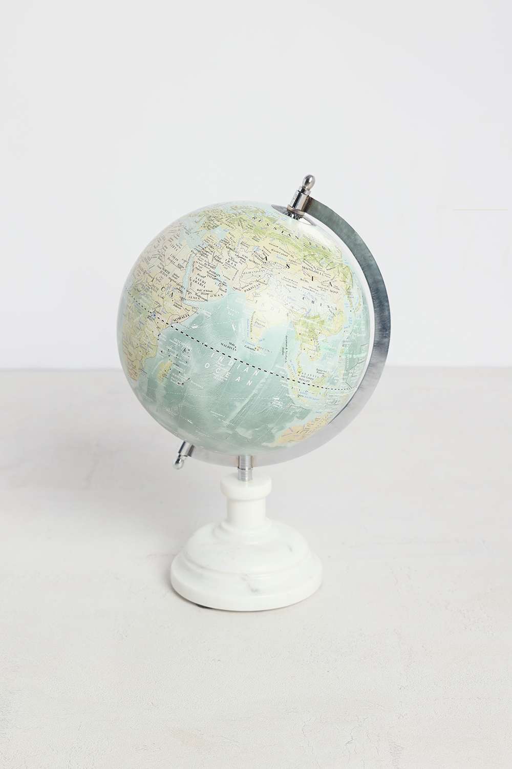 Tuscan-marble-base-blue-globe