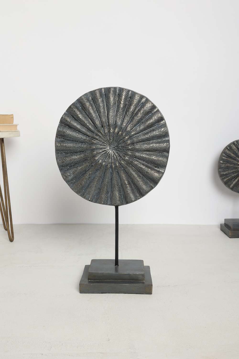 Modern-Luxe-Polyresin-Disc-Objet---49-cm
