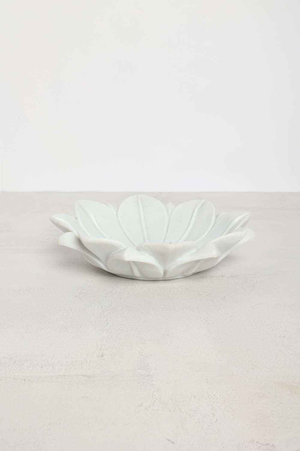 Zenith-Polyresin-Stone-Finish-Lotus-Urli-30-cm