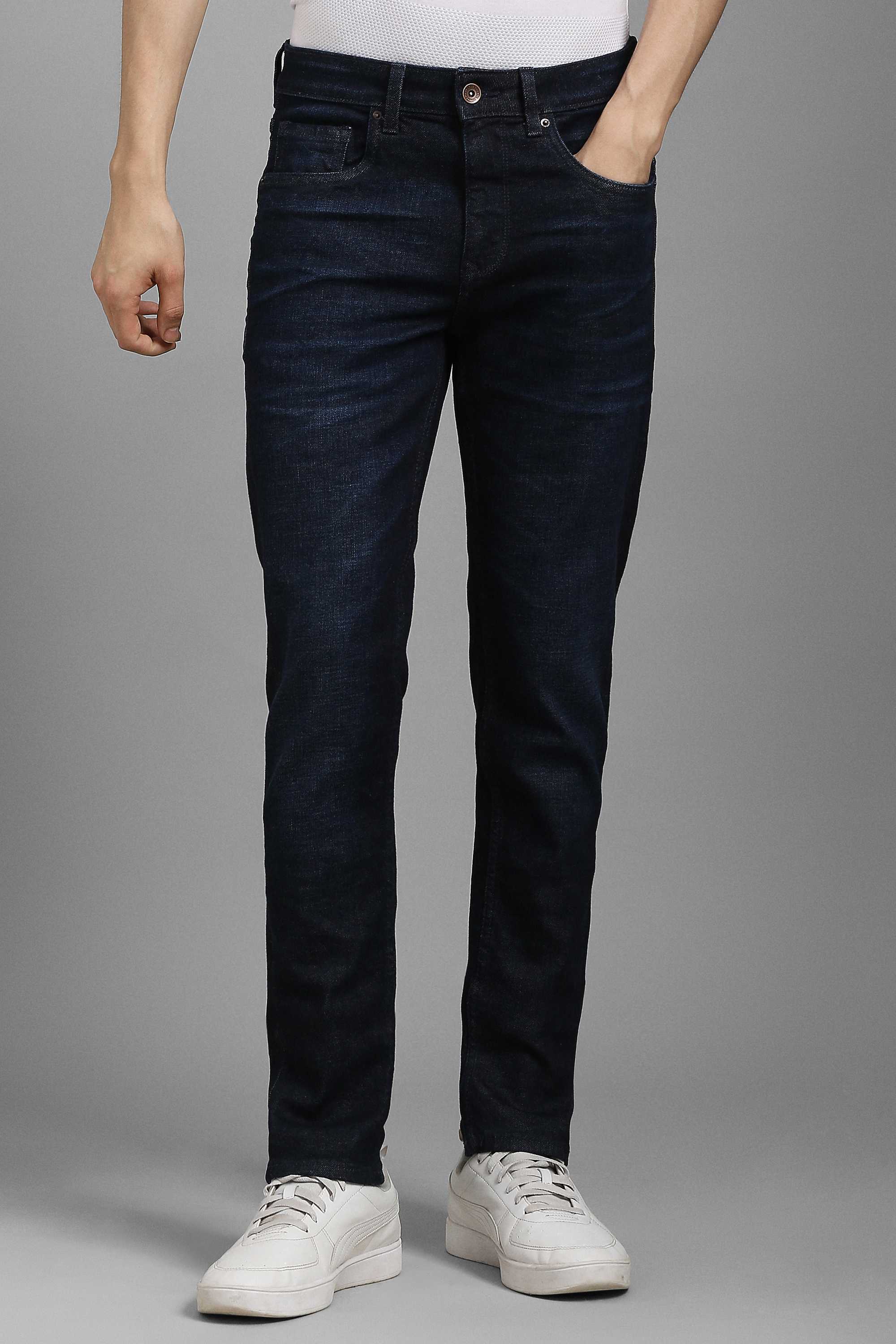 Light-Wash-Blended-Fabric-Tapered-Fit-Men-s-Jeans