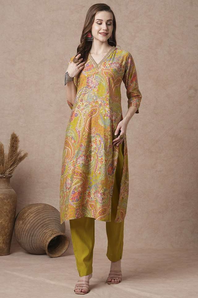 Floral-Printed-Zari-Resham-&-Sequins-Embroidered-Kurta-with-Pants