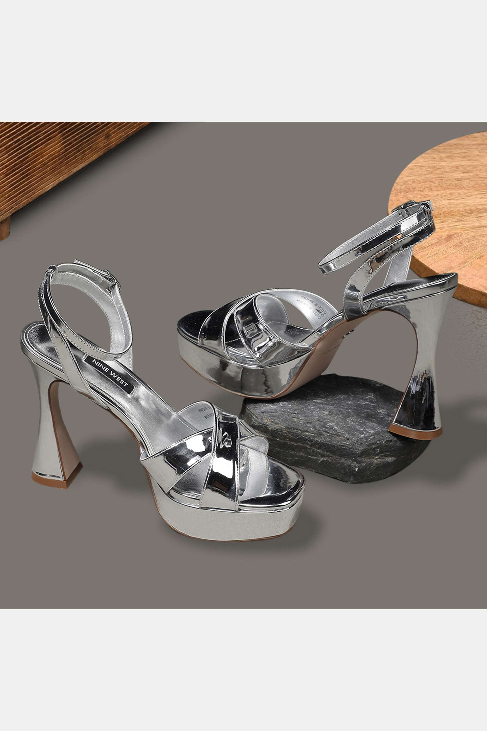 Veneza-4PR-Synthetic-Buckle-Women-s-Casual-Wear-Sandals