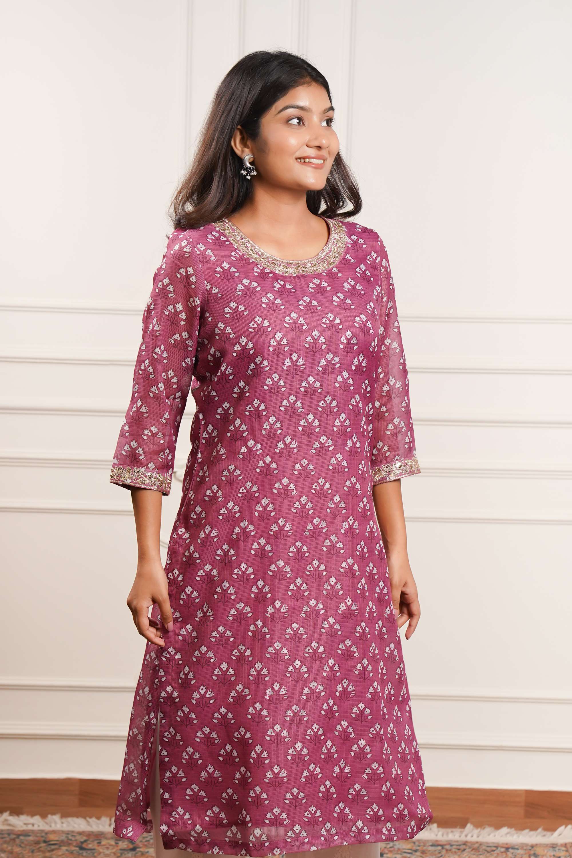 Floral-Blended-Fabric-Round-Neck-Women-Fusion-Wear-Kurta