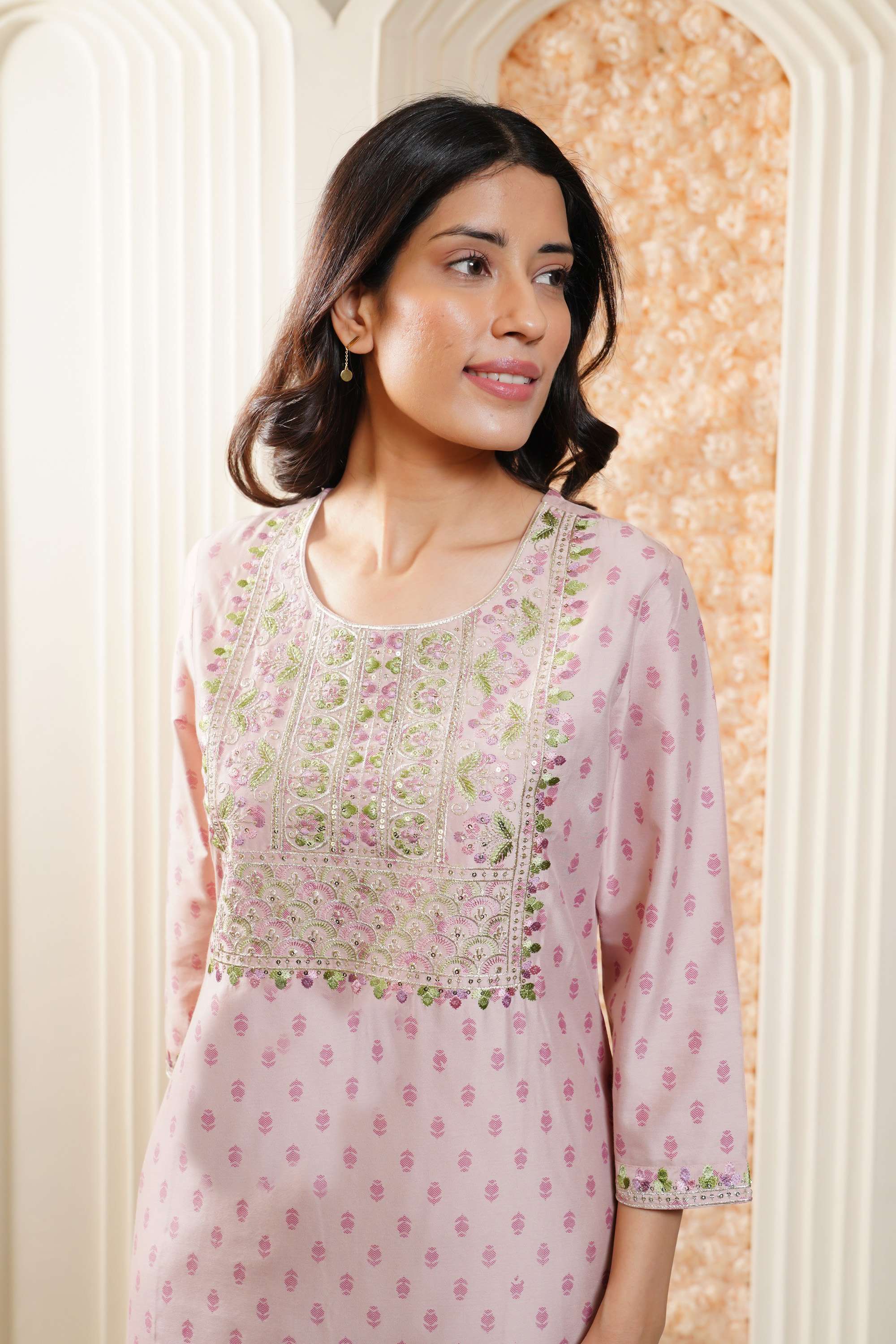 Embroidered-Viscose-Round-Neck-Women-Fusion-Wear-Kurta