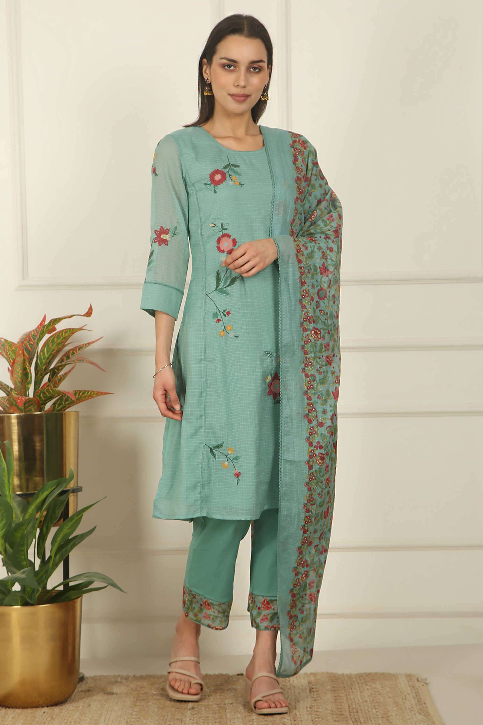 Embroidered-Viscose-Round-Neck-Women-s-Fusion-Wear-Kurta-Set
