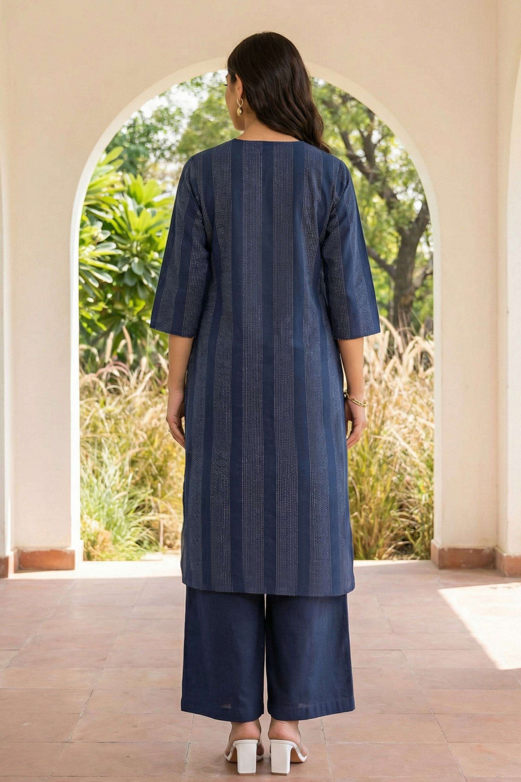 Stripes-Cotton-Blend-V-Neck-Women-Kurta-with-Pant
