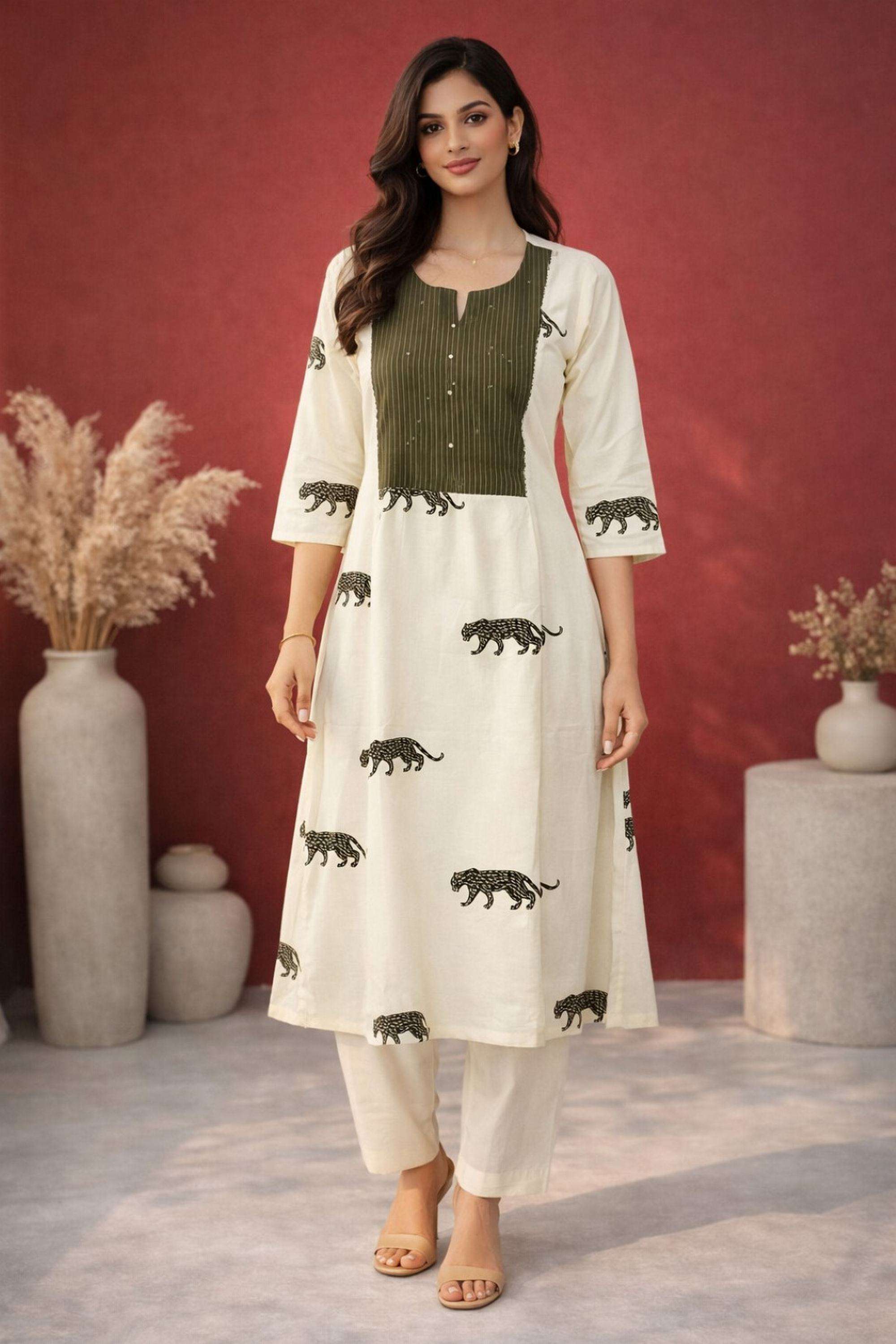 Printed-Cotton-Blend-Round-Neck-Women-Kurta-with-Pant