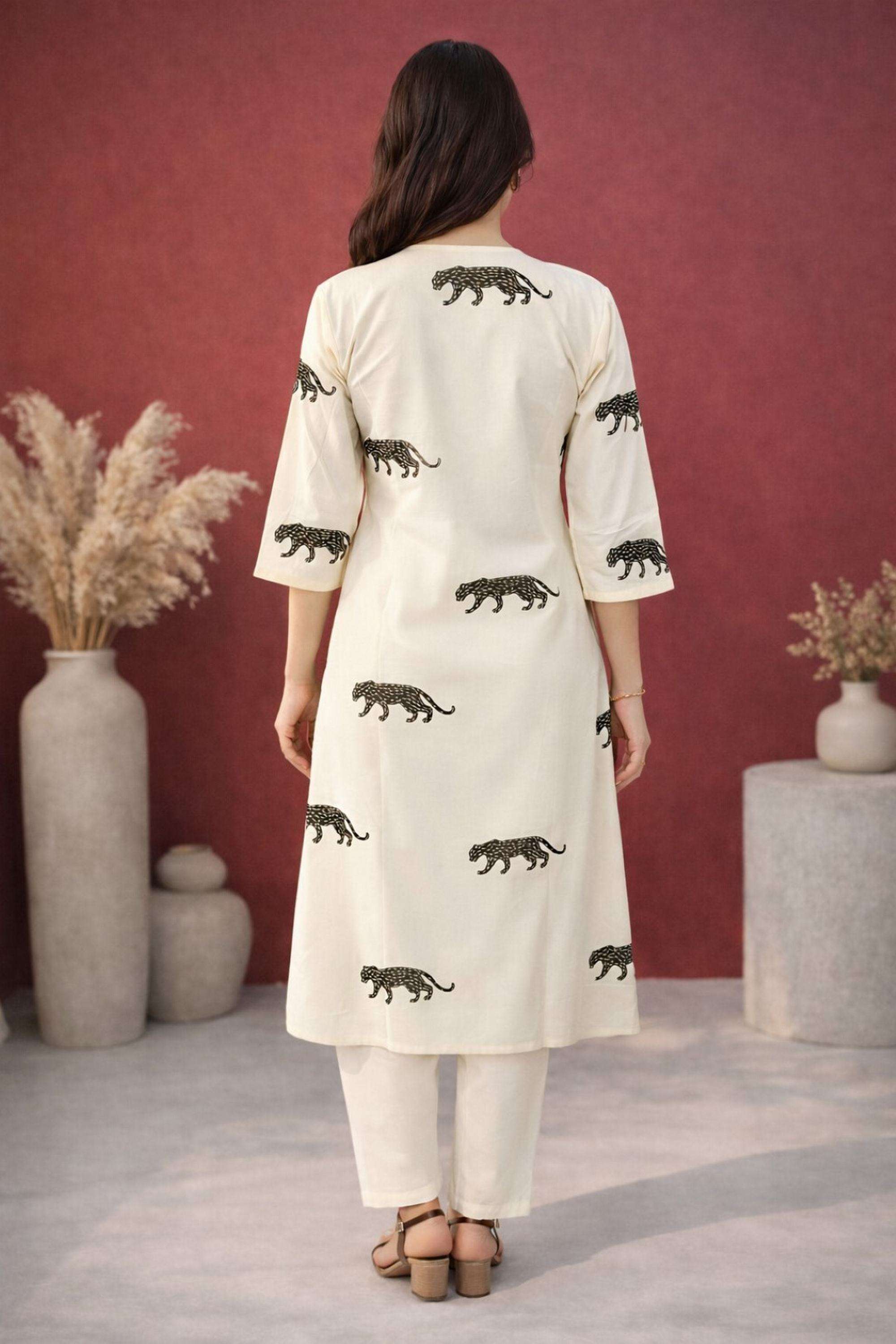 Printed-Cotton-Blend-Round-Neck-Women-Kurta-with-Pant