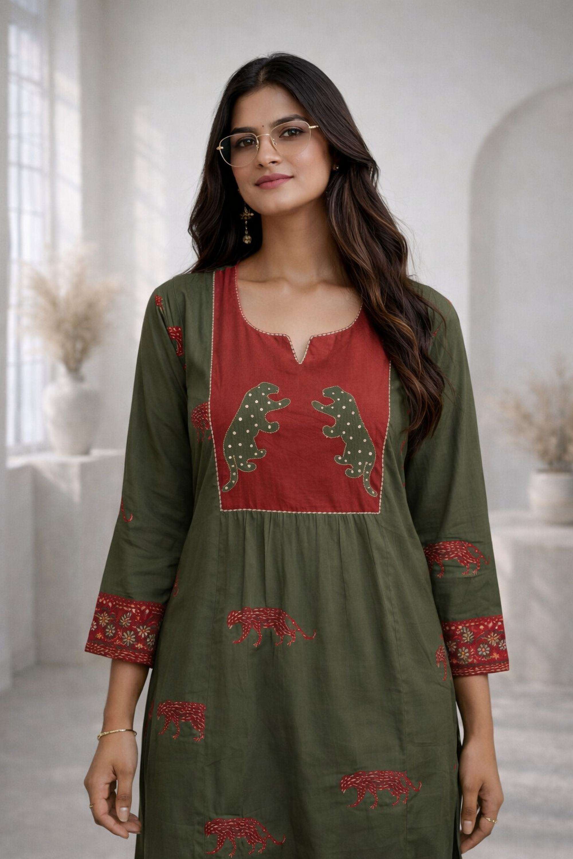Printed-Round-Neck-Cotton-Blend-Women-Kurta-with-Pant