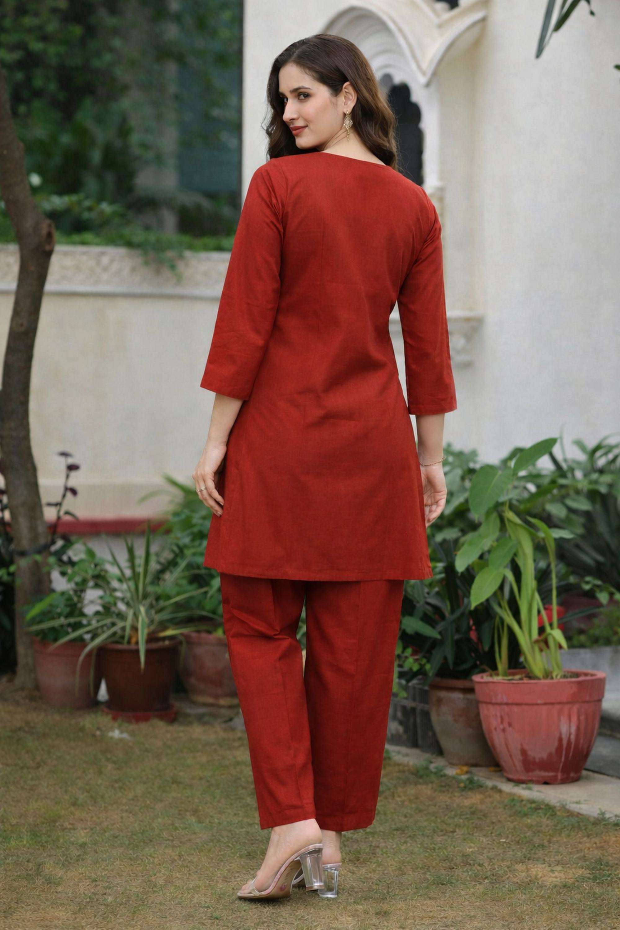 Embroidered-Cotton-Blend-Round-Neck-Women-Kurta-with-Pant