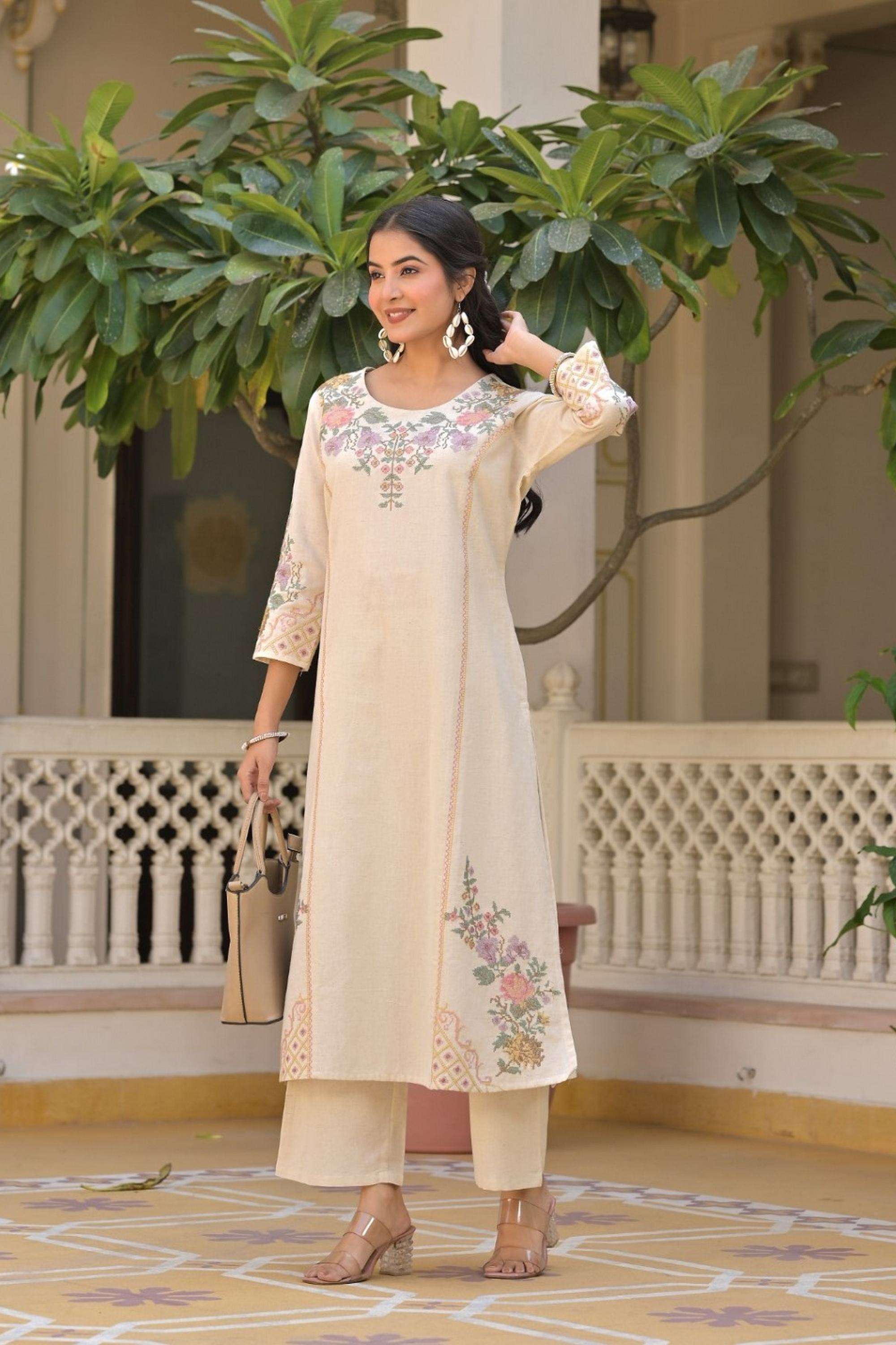 Printed-Blended-Fabric-Round-Neck-Women-Kurta-with-Pant
