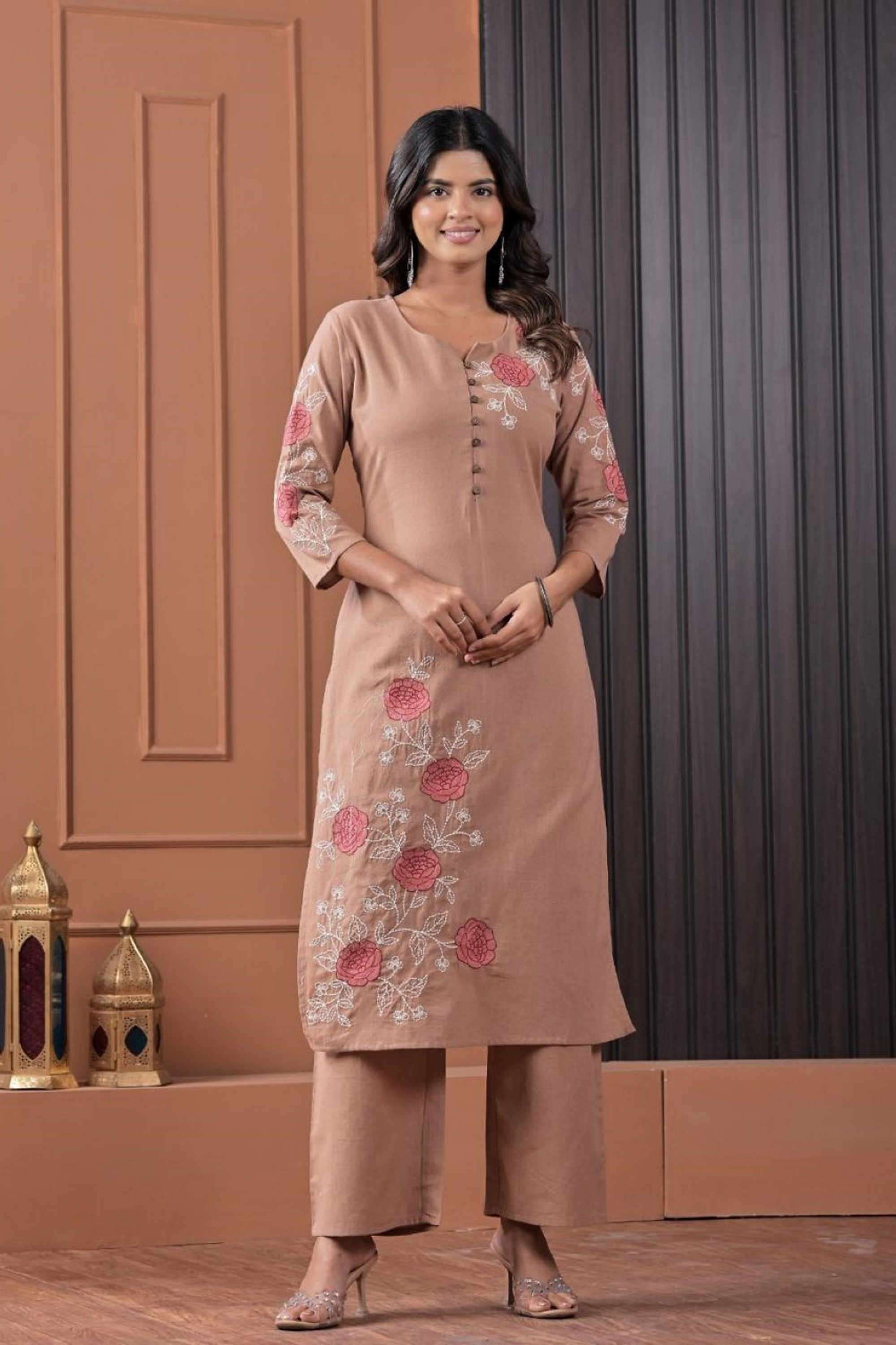 Embroidered-Round-Neck-Cotton-Women-Kurta-with-Pant