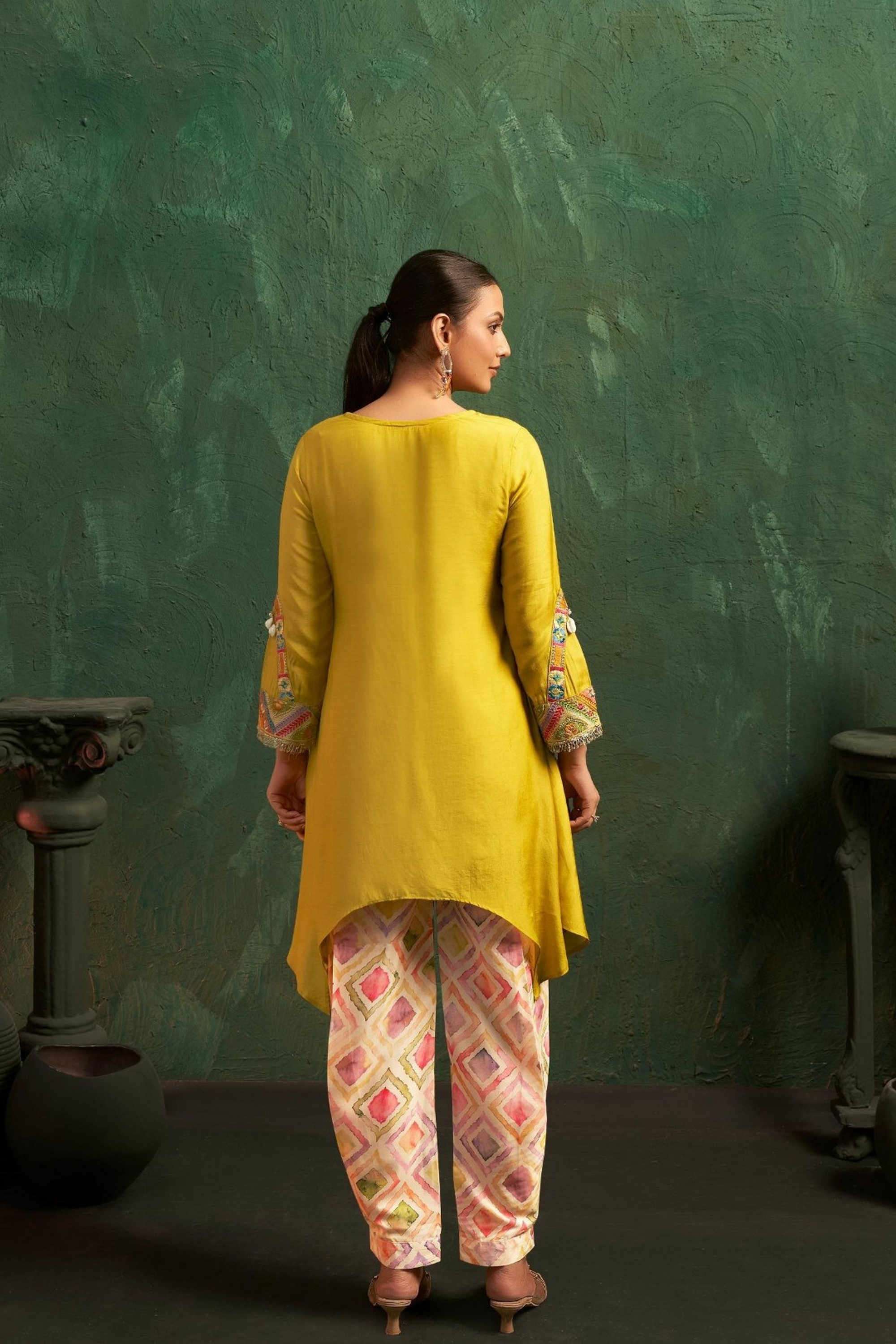 Embellished-Round-Neck-Muslin-Women-Kurta-with-Pant