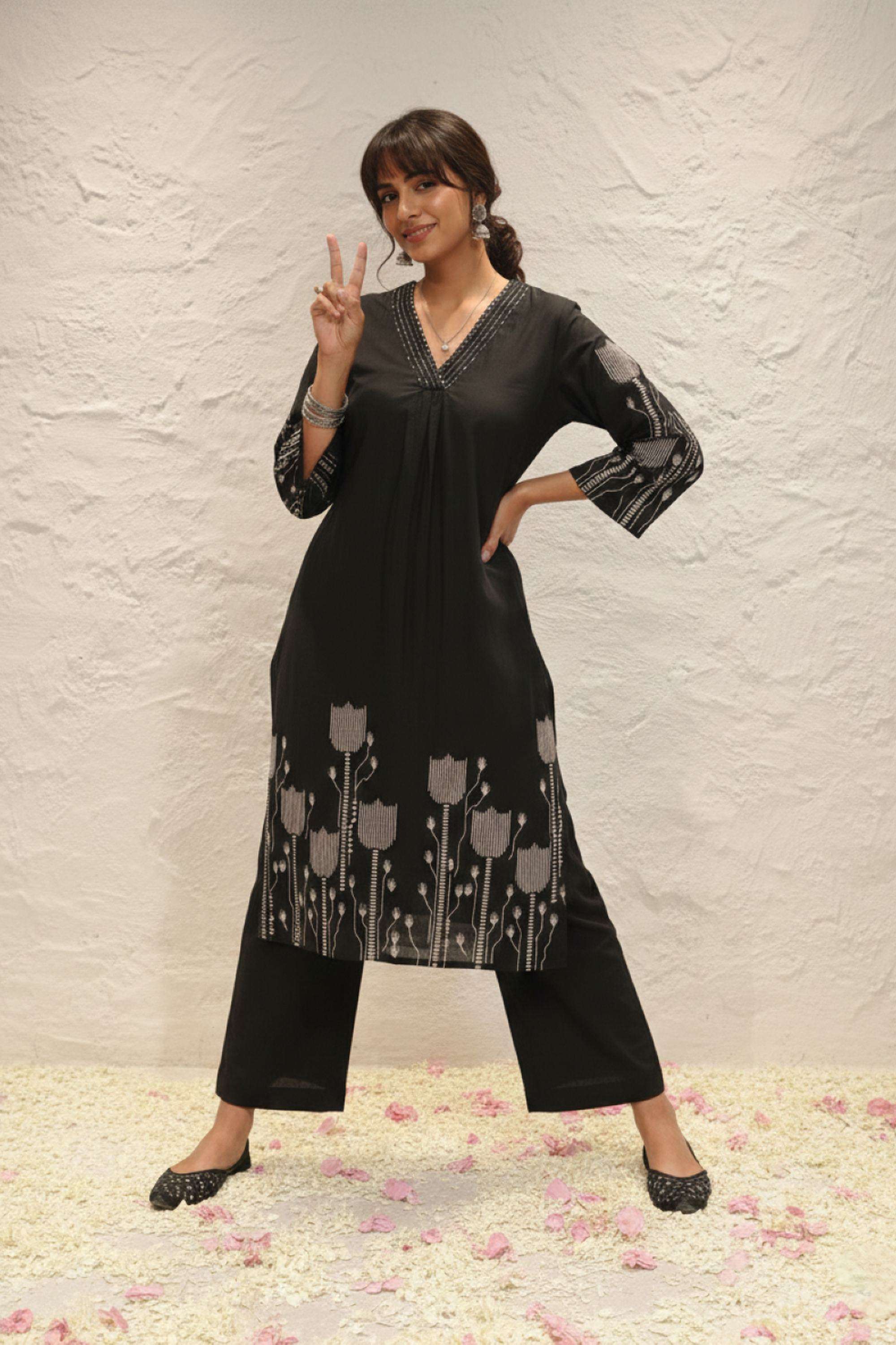 Printed-Cotton-V-Neck-Women-Kurta-with-Pant