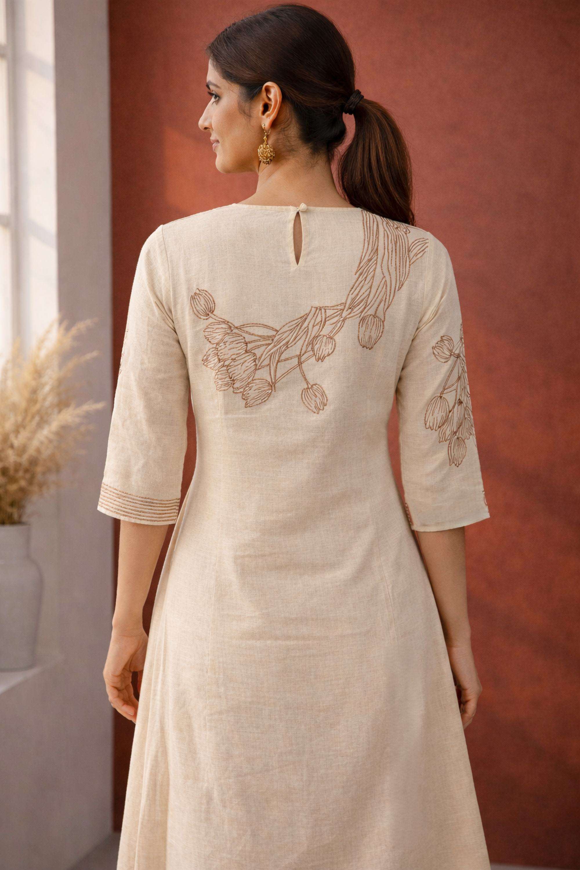 Embroidered-Round-Neck-Cotton-Blend-Women-Kurta-with-Pant