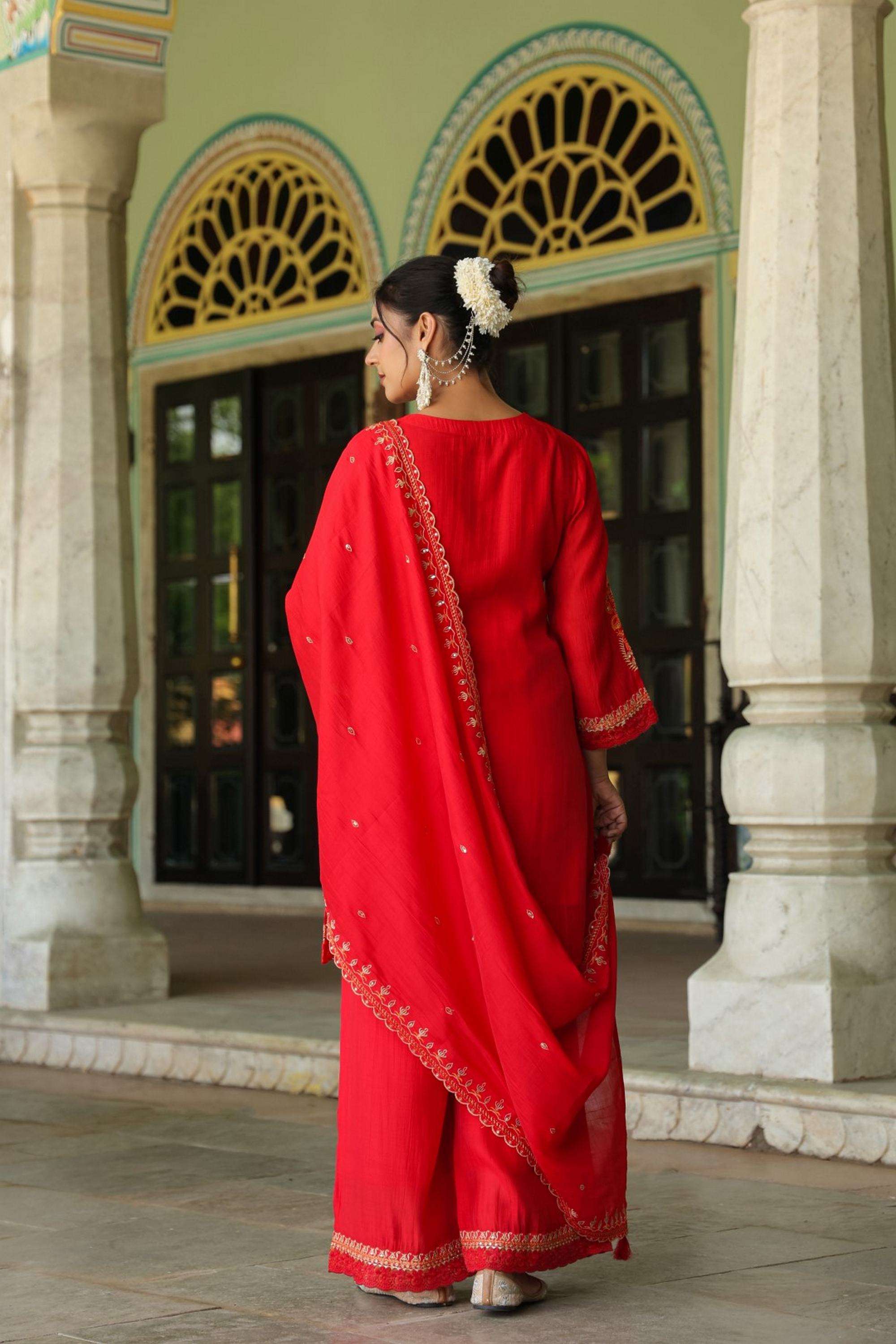 Embroidered-Blended-Fabric-Round-Neck-Women-Kurta-with-Pant