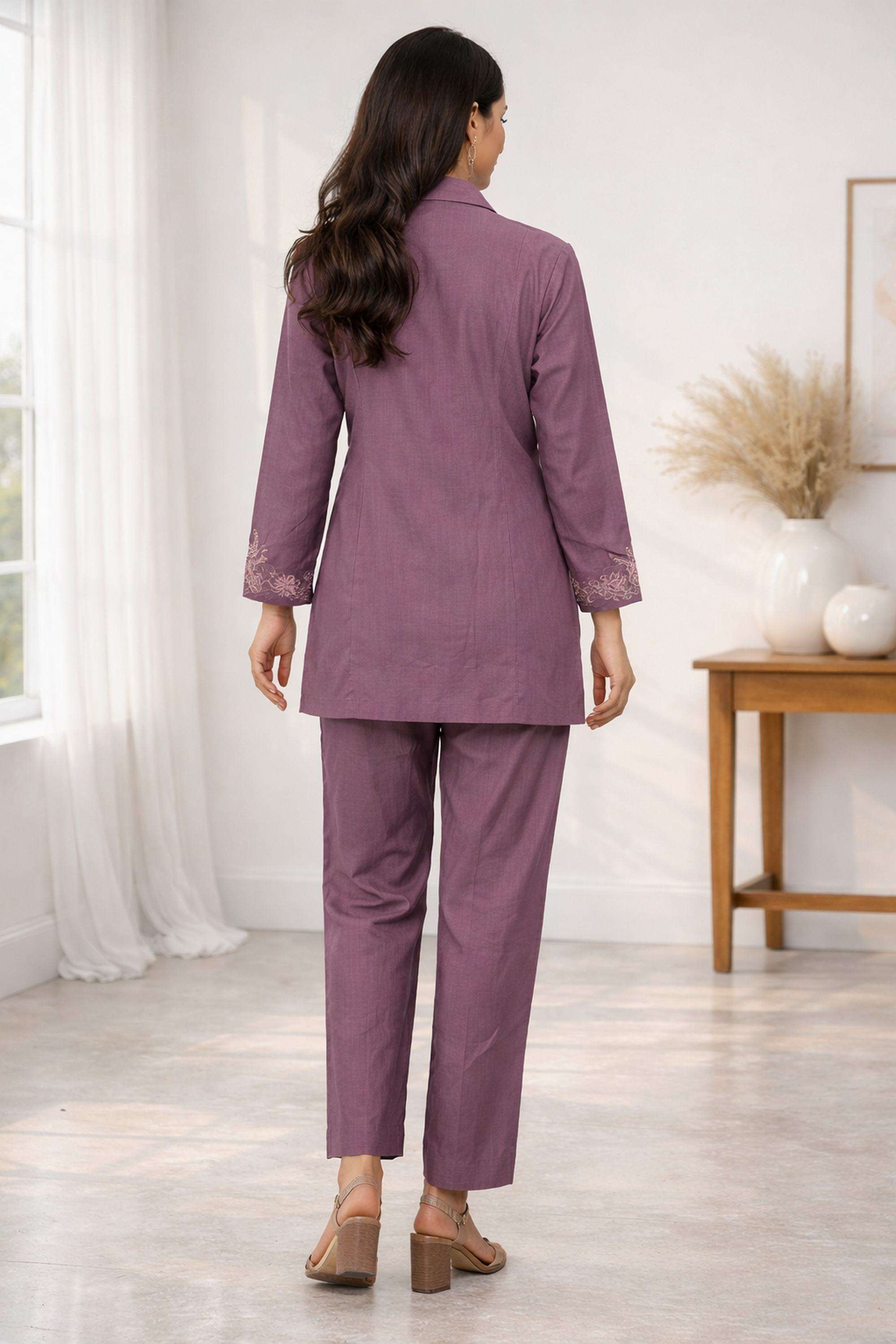 Embroidered-Blended-Fabric-Collared-Women-Kurta-with-Pant