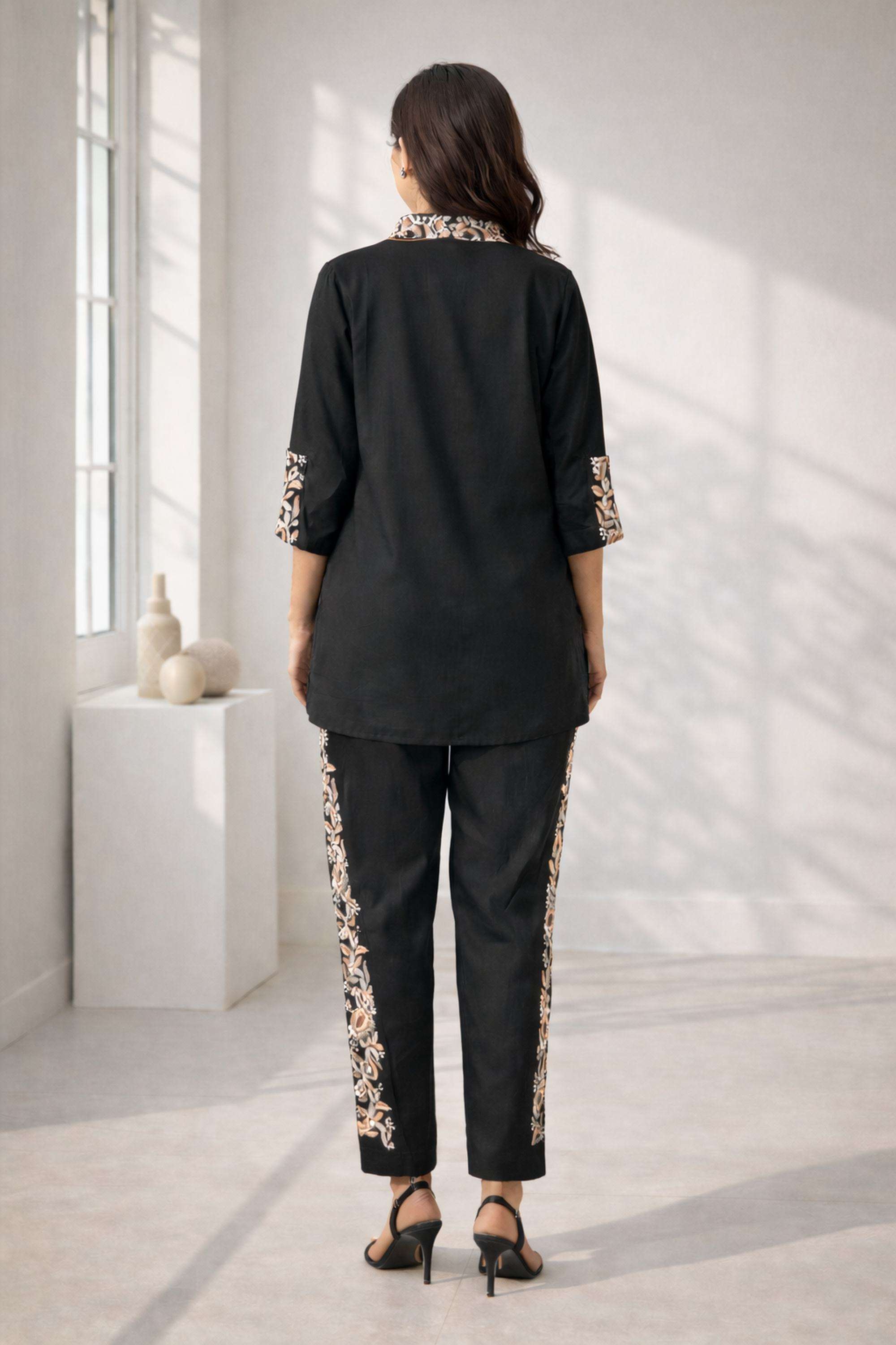 Embroidered-Collared-Blended-Fabric-Women-Tunic-with-Pant
