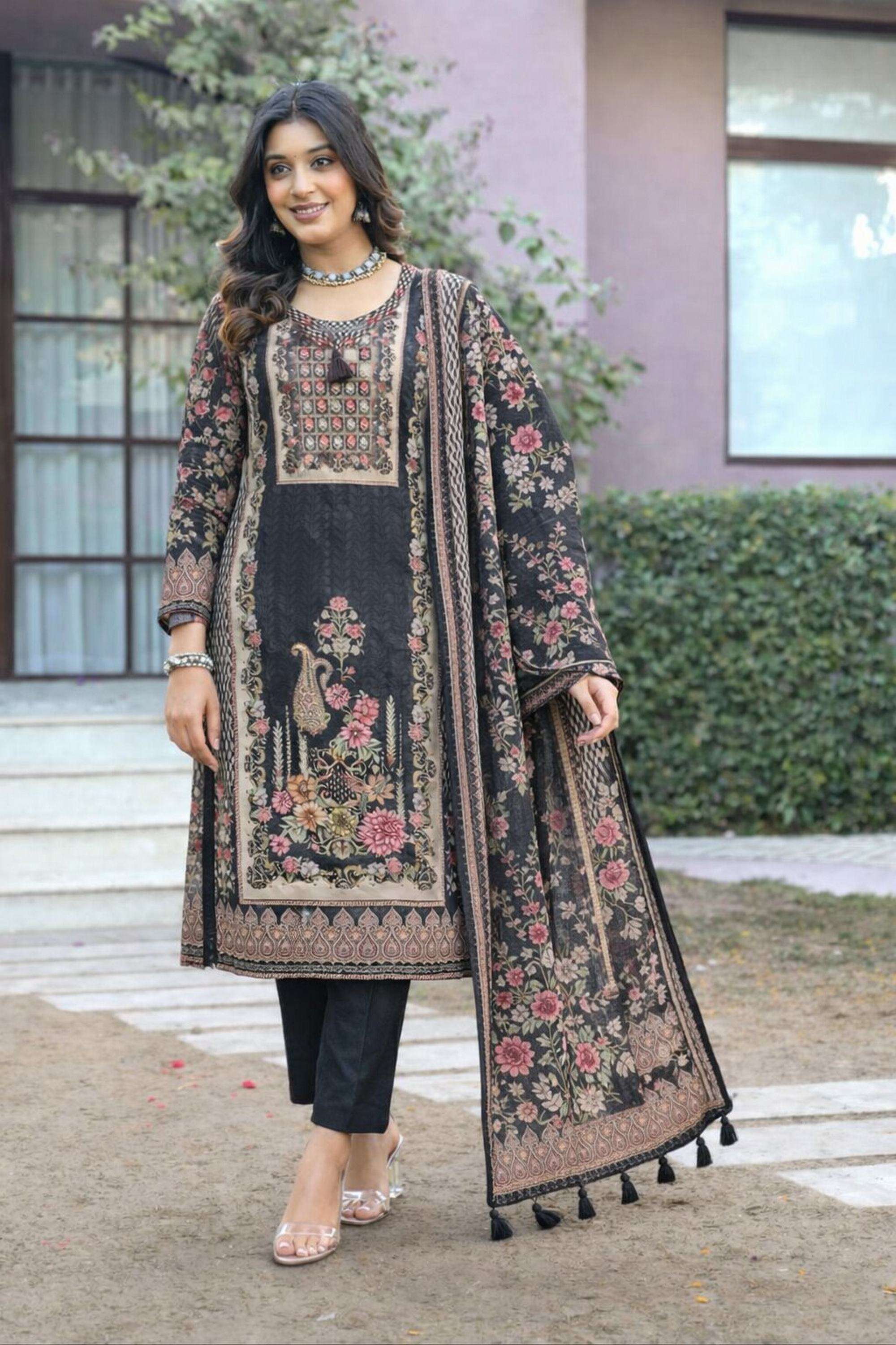 Printed-Blended-Fabric-Round-Neck-Women-Kurta-with-Pant-and-Dupatta