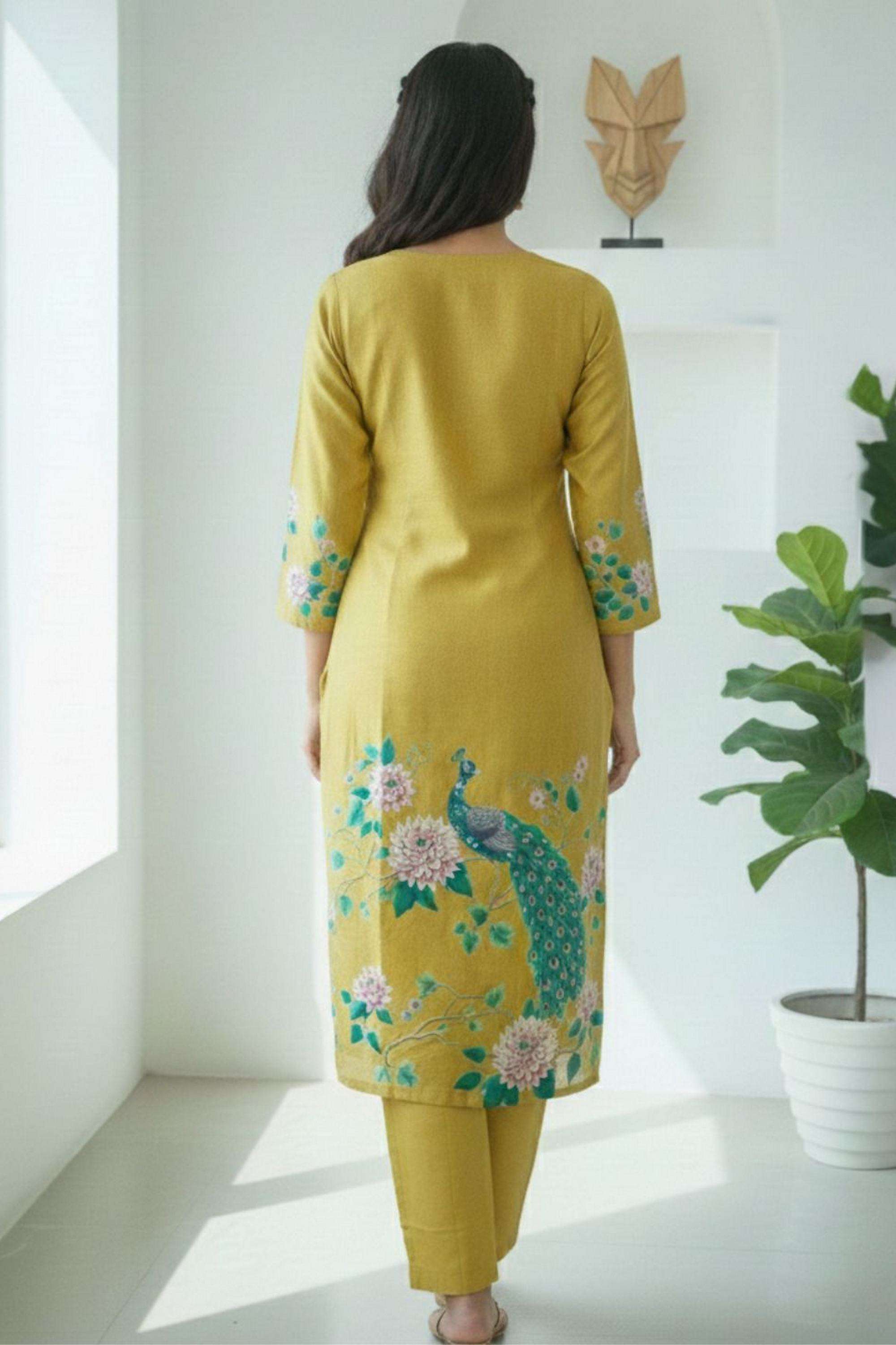 Floral-Blended-Fabric-V-Neck-Women-Kurta-with-Pant-and-Dupatta