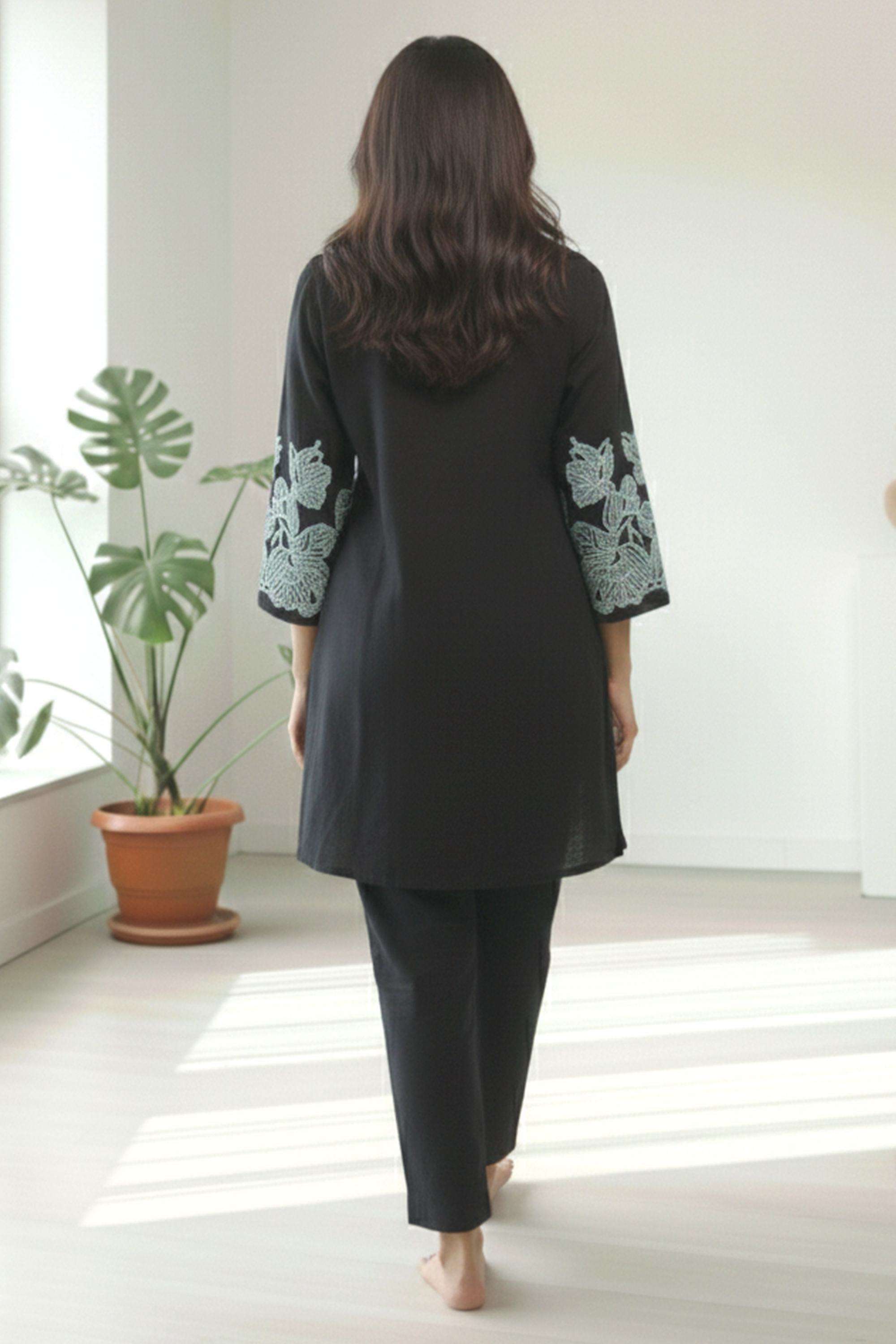 Embroidered-Collared-Cotton-Women-Kurti-with-Pant