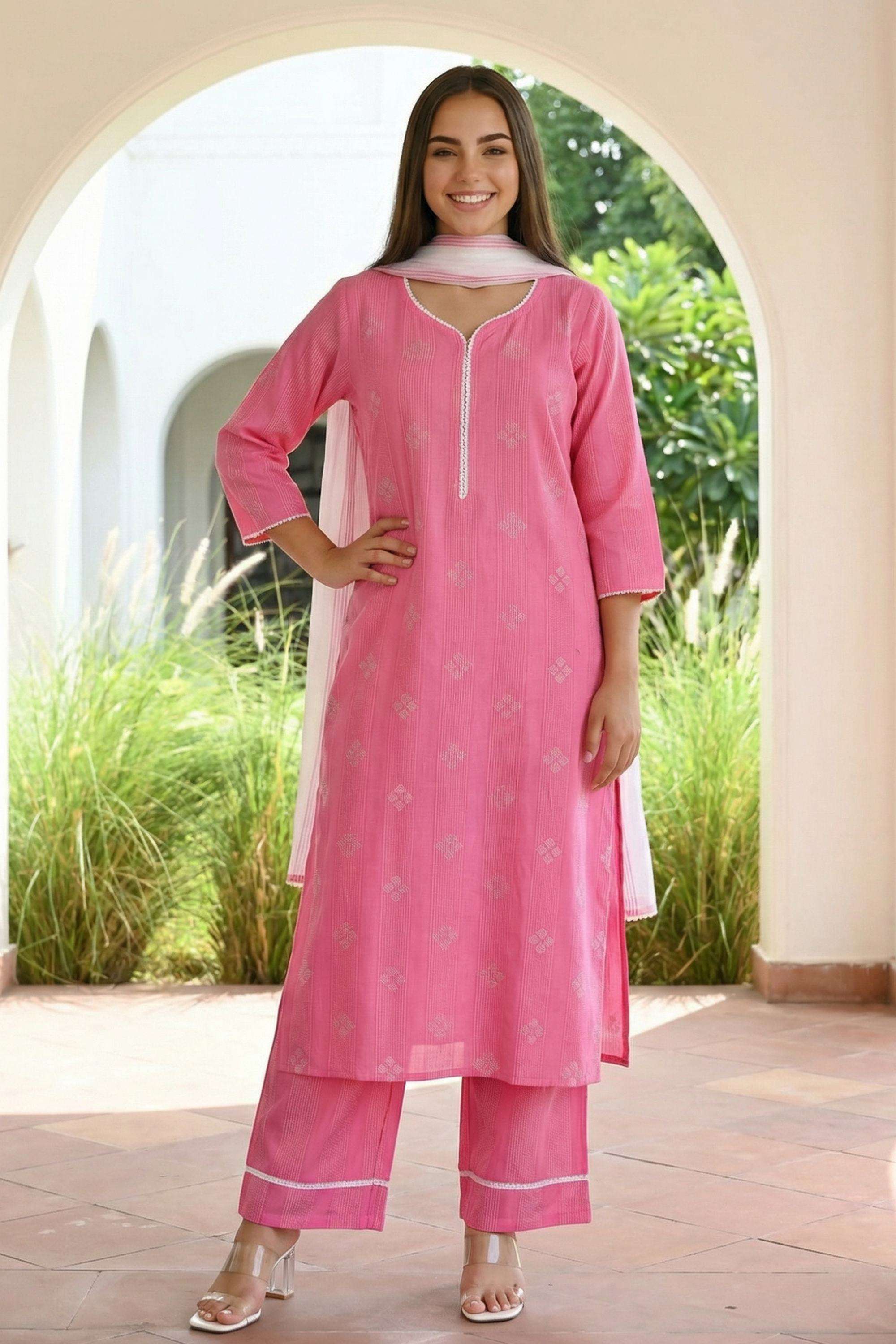 Geometric-Print-Cotton-Blend-V-Neck-Women-s-Festive-Wear-Kurta-Set
