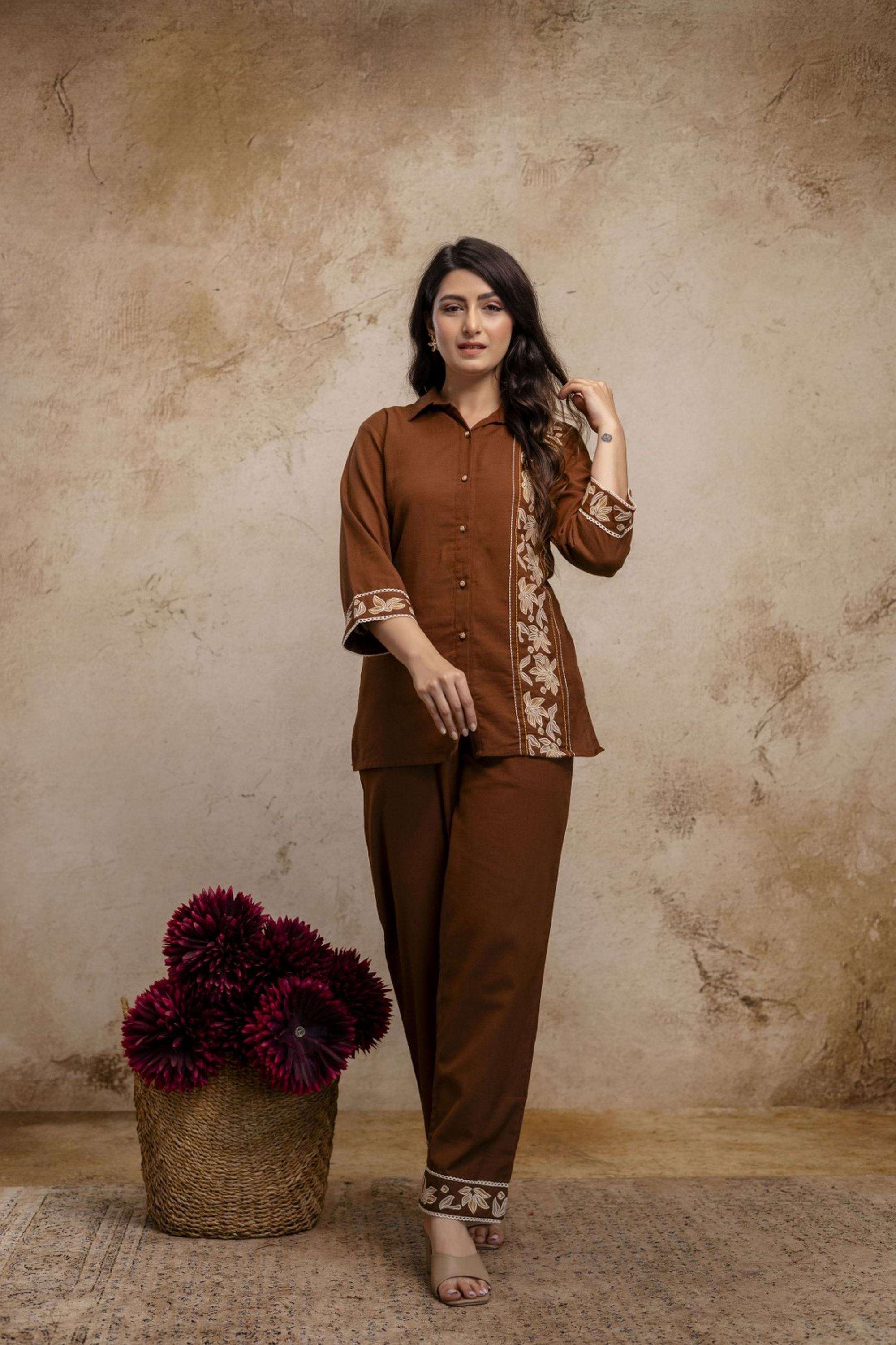 Embroidered-Cotton-Blend-Collared-Women-Kurta-with-Pant