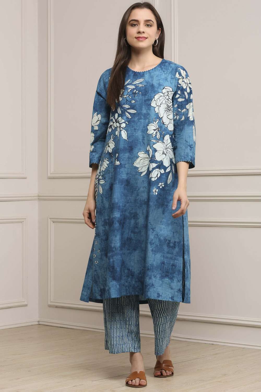 Textured-Cotton-Women-s-Festive-Wear-Kurta-Set