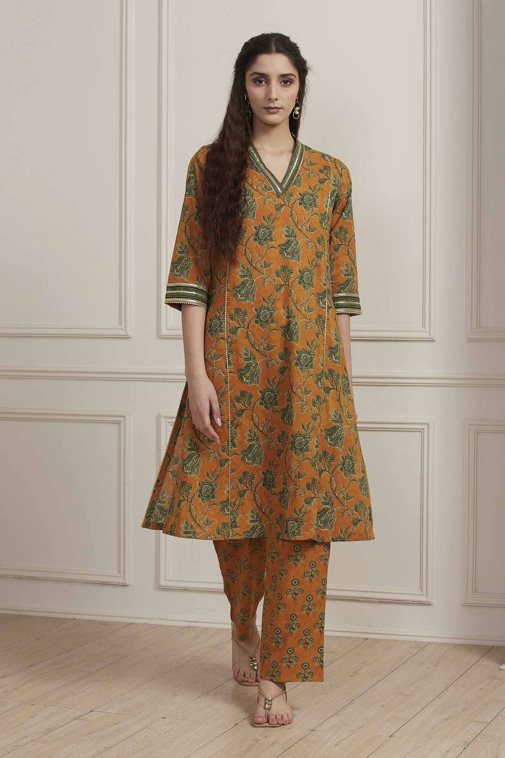 Floral-Cotton-V-Neck-Women-Kurta-with-Pant