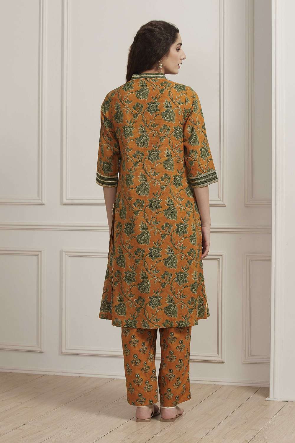 Floral-Cotton-V-Neck-Women-Kurta-with-Pant