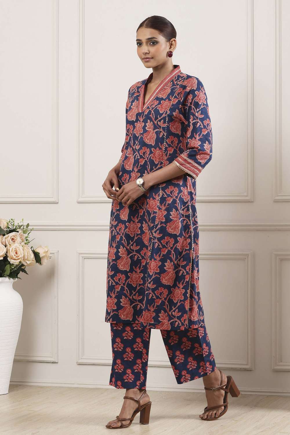 Floral-Cotton-V-Neck-Women-Kurta-with-Pant