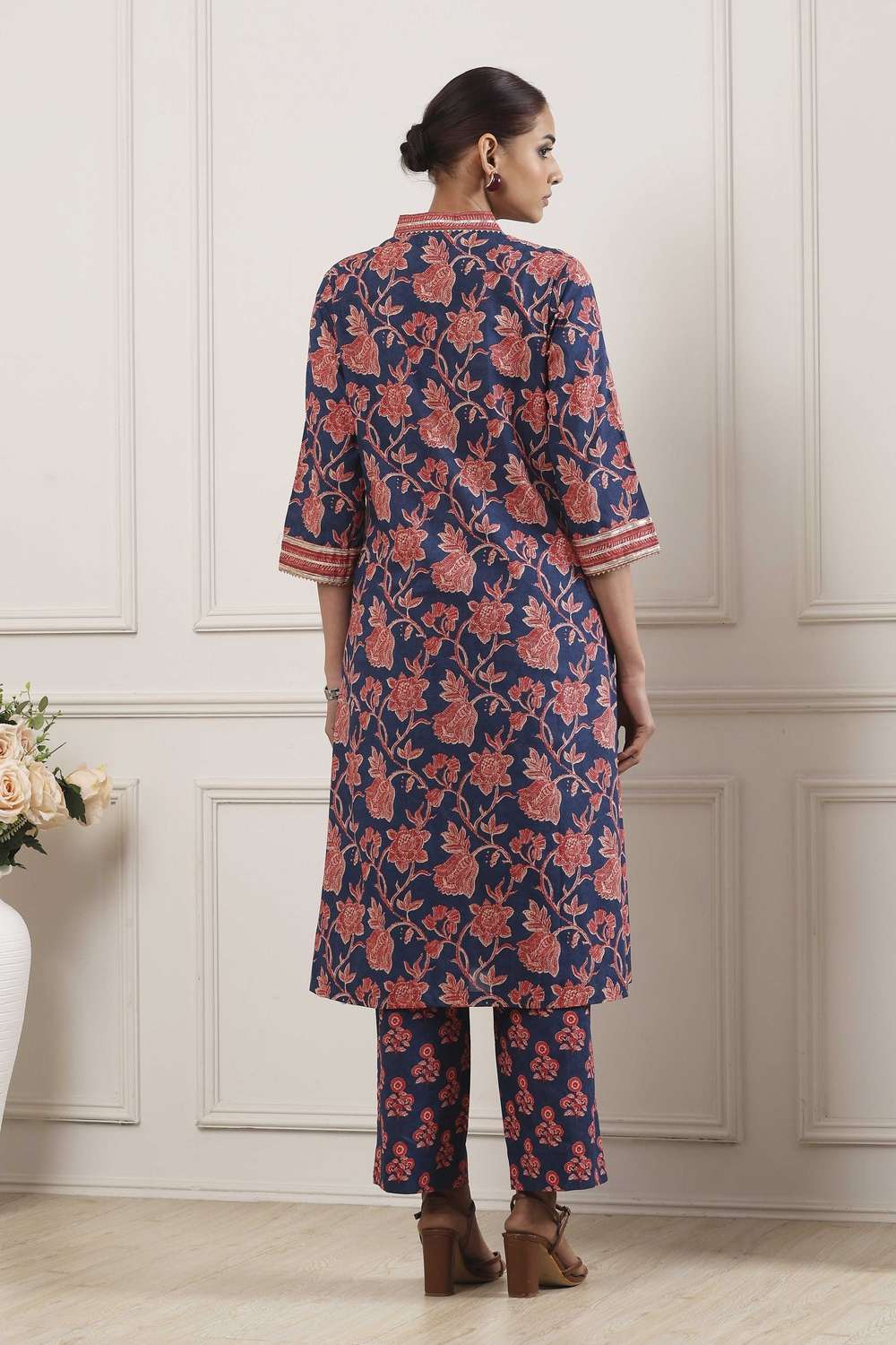 Floral-Cotton-V-Neck-Women-Kurta-with-Pant