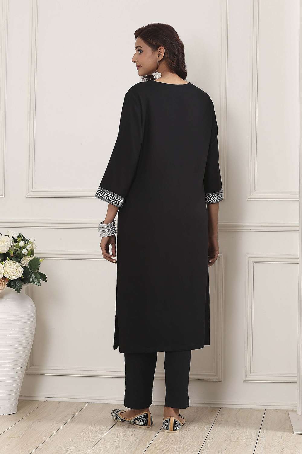 Embellished-Rayon-V-Neck-Women-Kurta
