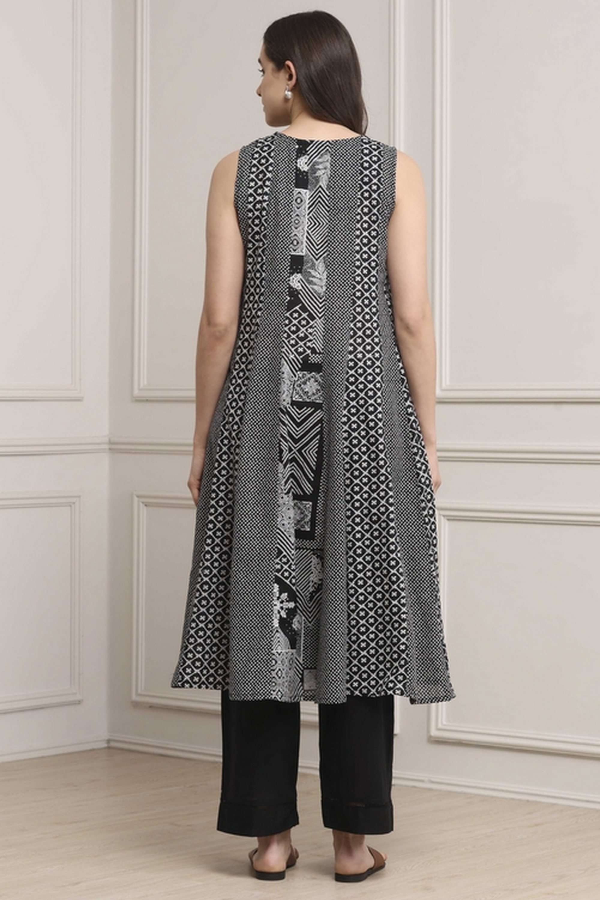 Textured-Cotton-Women-Kurta-with-Pant-and-Dupatta