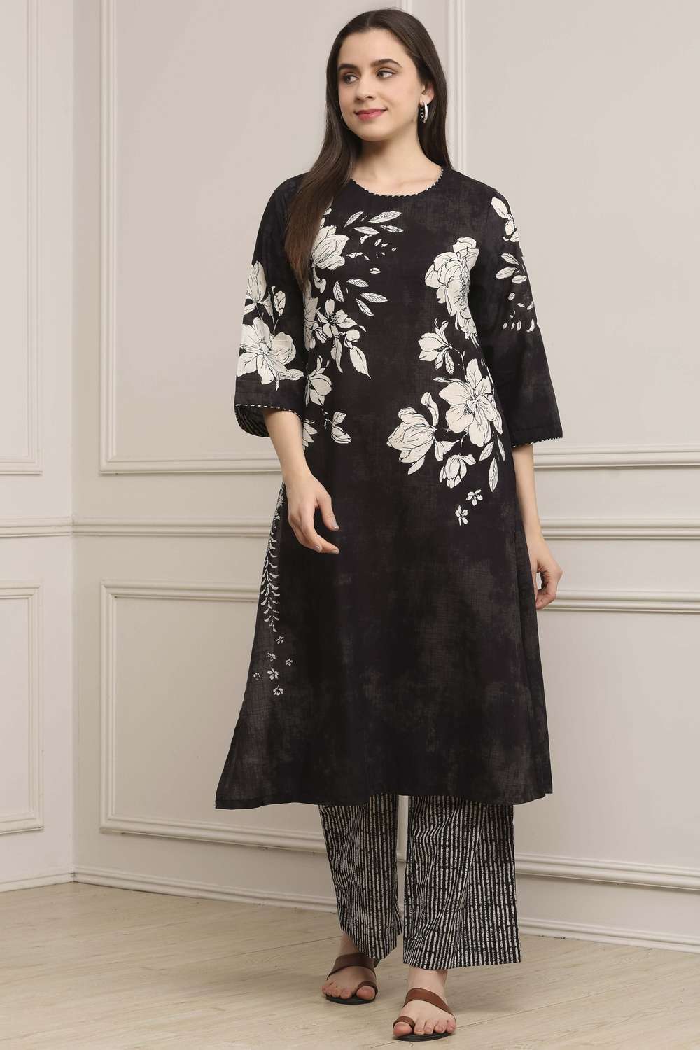 Textured-Cotton-Women-s-Festive-Wear-Kurta-Set