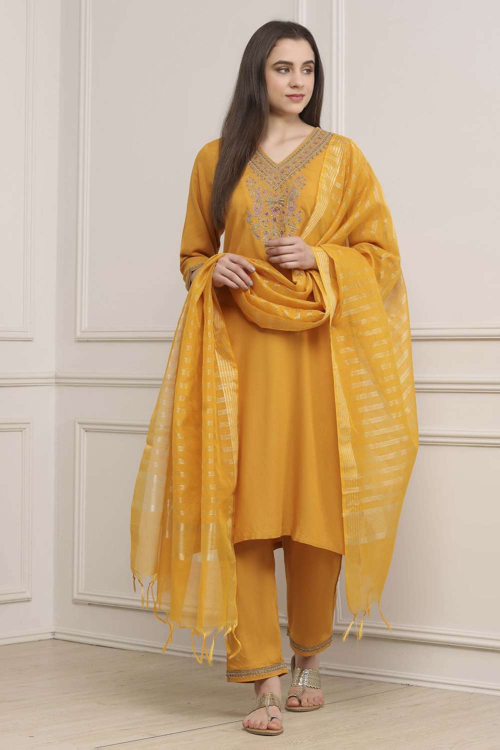 Textured-Rayon-Women-s-Festive-Wear-Kurta-Set