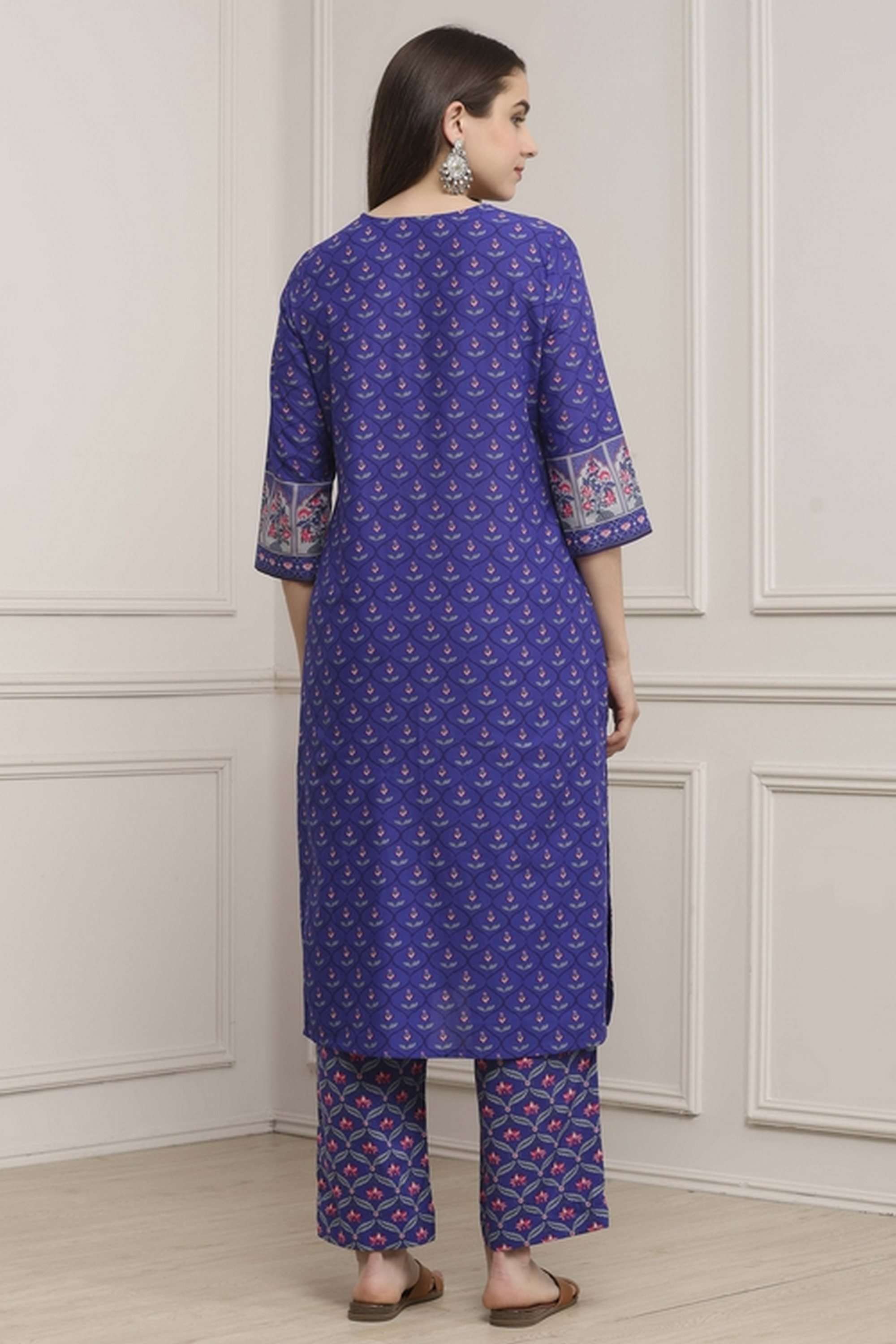 Textured-Cotton-Women-Kurta-with-Pant-and-Dupatta