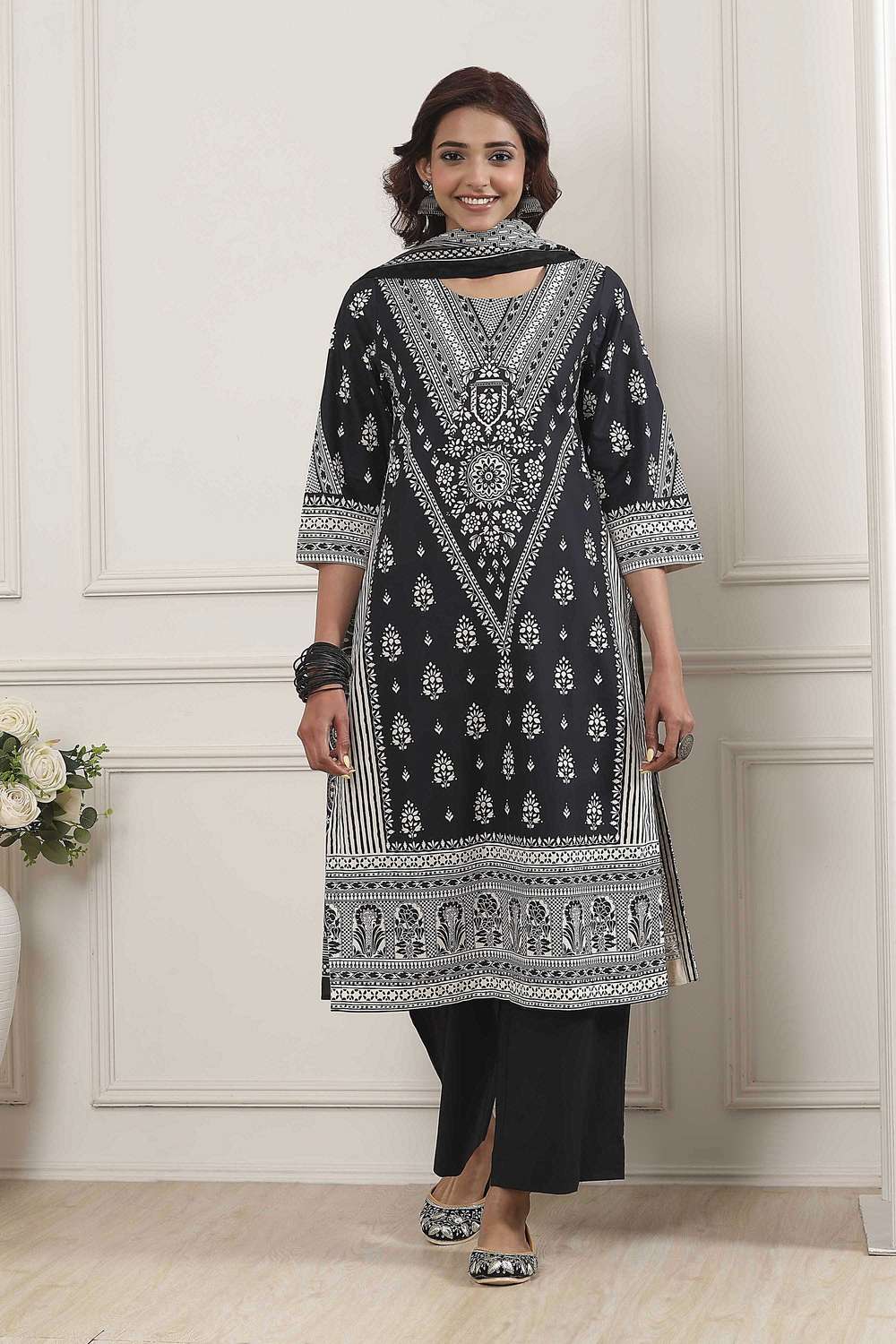 Textured-Cotton-Women-s-Festive-Wear-Kurta-Set