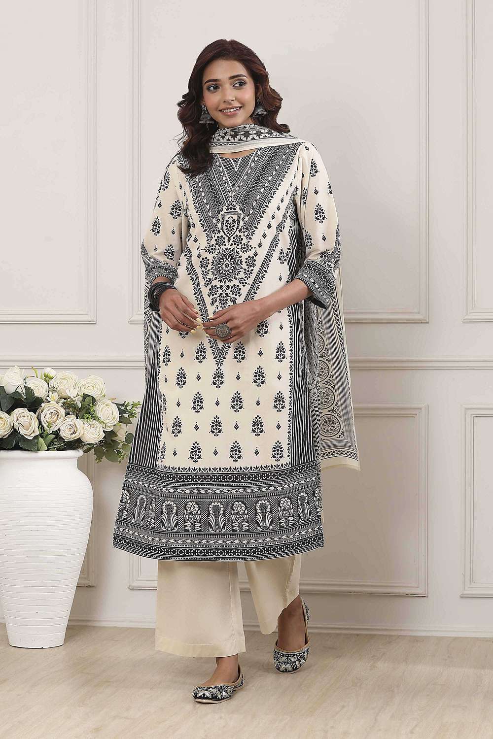 Textured-Cotton-Women-s-Festive-Wear-Kurta-Set