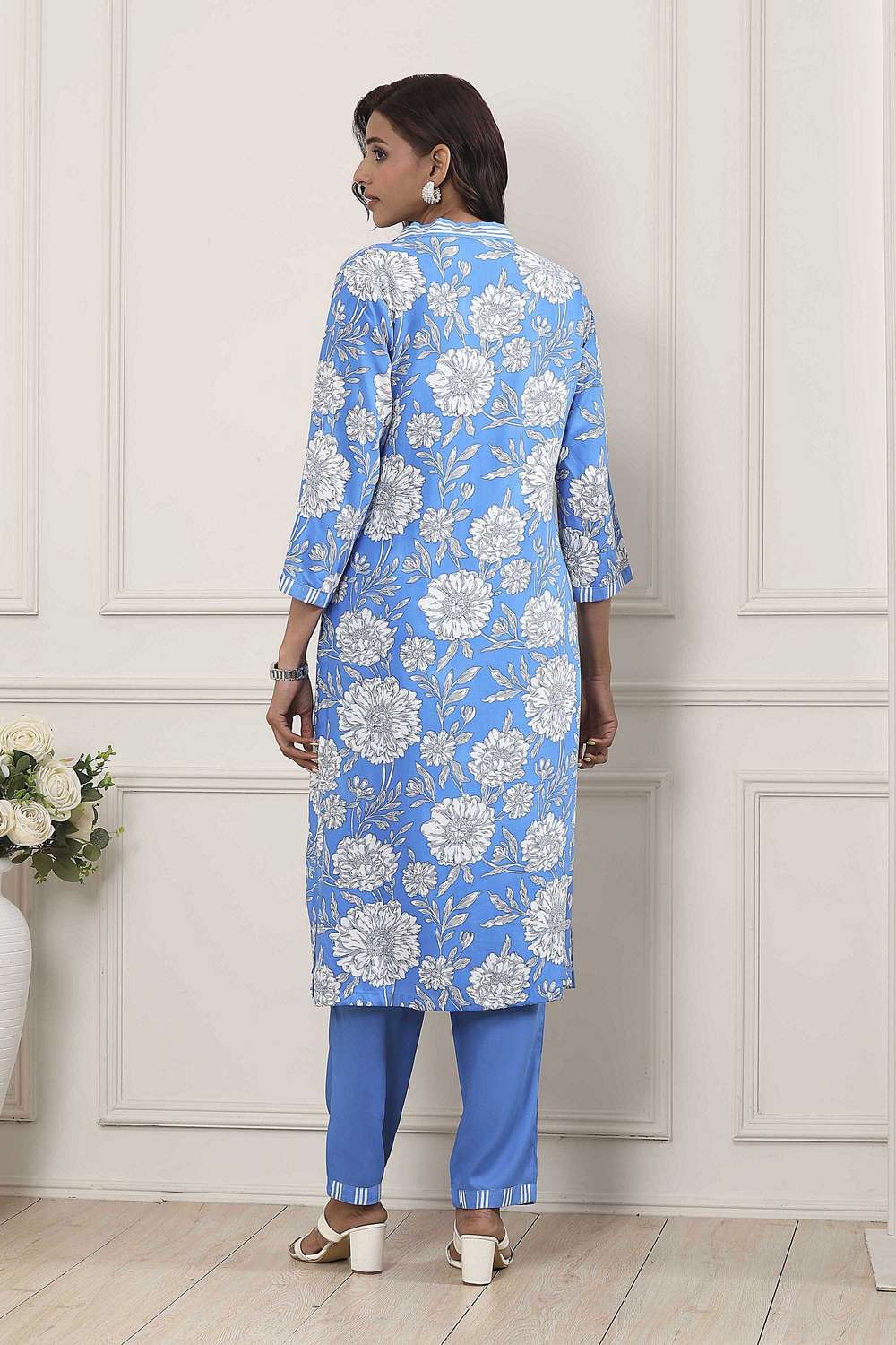 Floral-Rayon-V-Neck-Women-Kurta-with-Pant-and-Dupatta