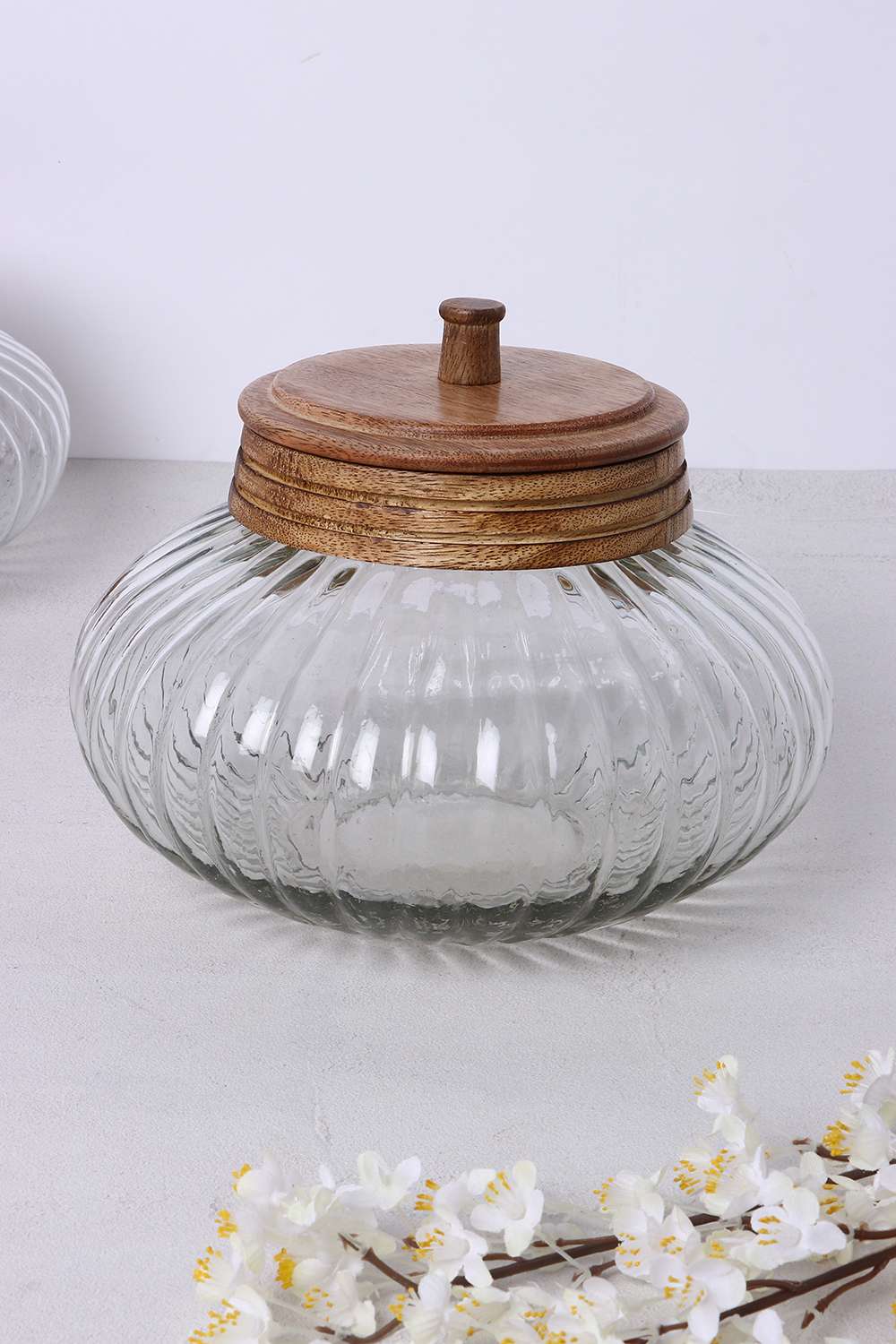 Fluted-Glass-Container-With-Wooden-Lid-2.1L