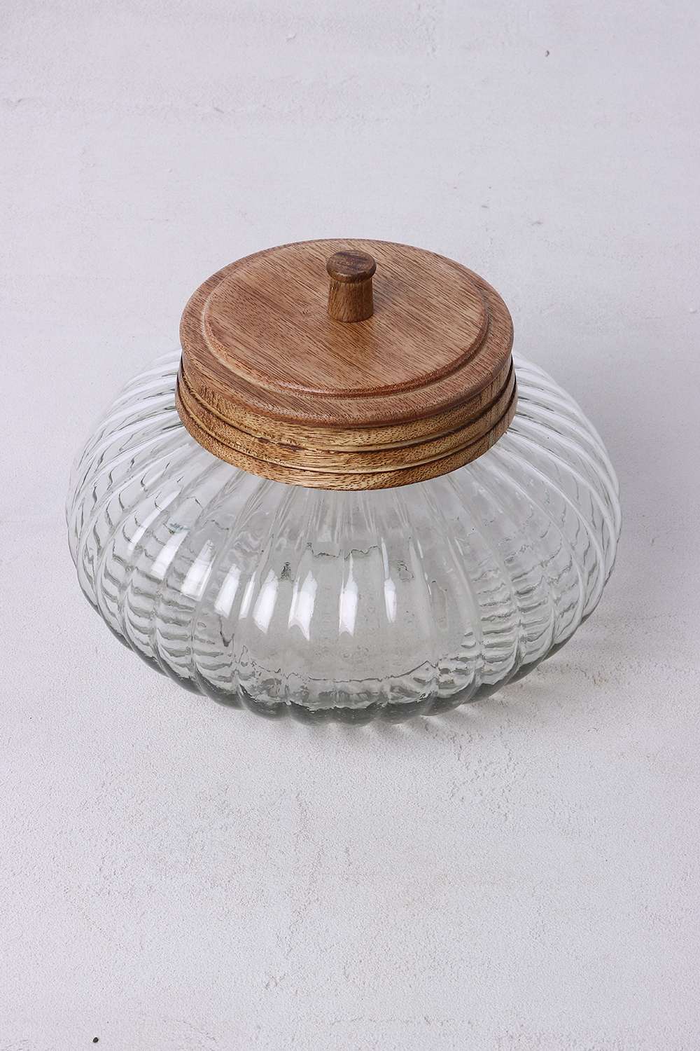 Fluted-Glass-Container-With-Wooden-Lid-2.1L