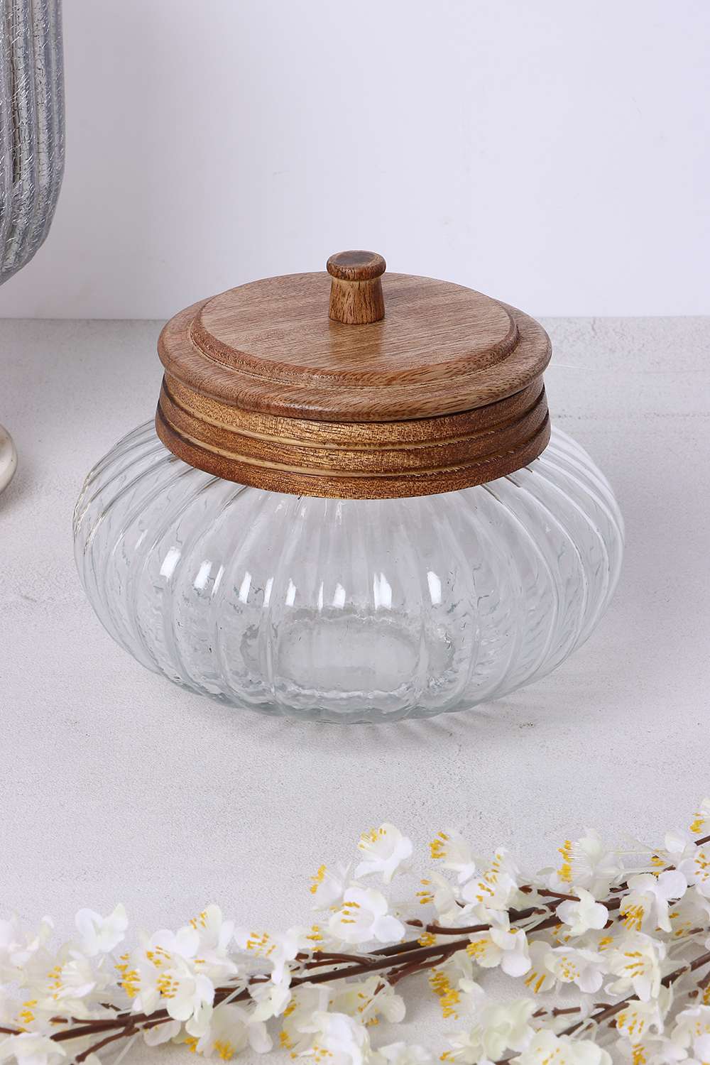 Fluted-Glass-Container-With-Wooden-Lid-1L