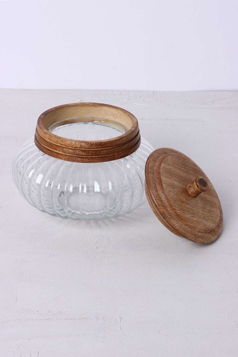 Fluted-Glass-Container-With-Wooden-Lid-1L