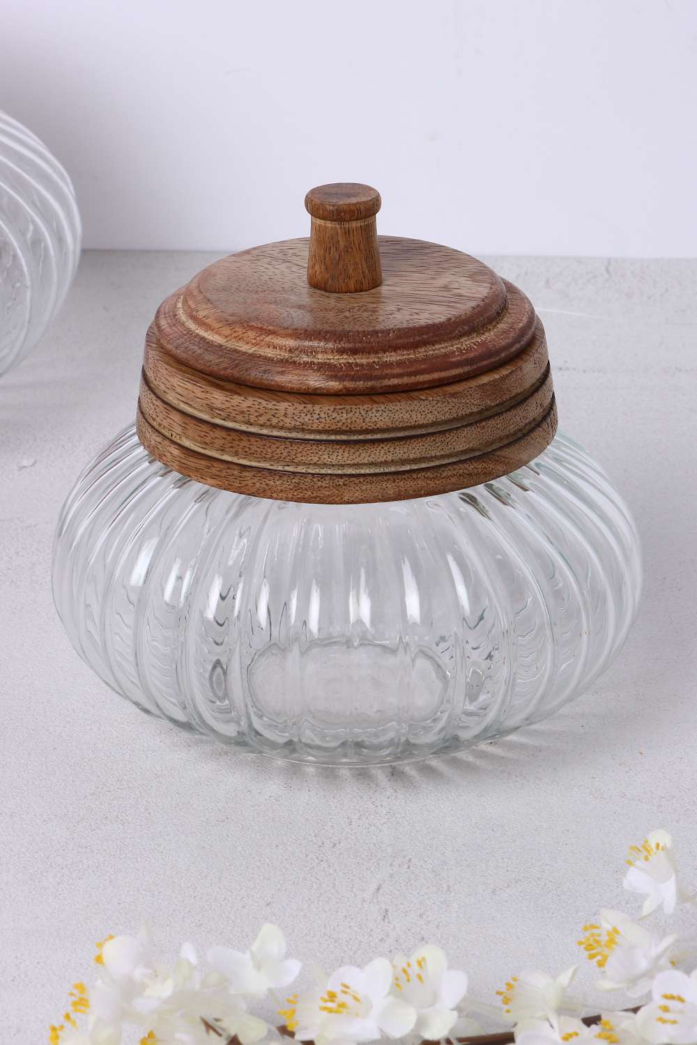 Fluted-Glass-Container-With-Wooden-Lid720Ml