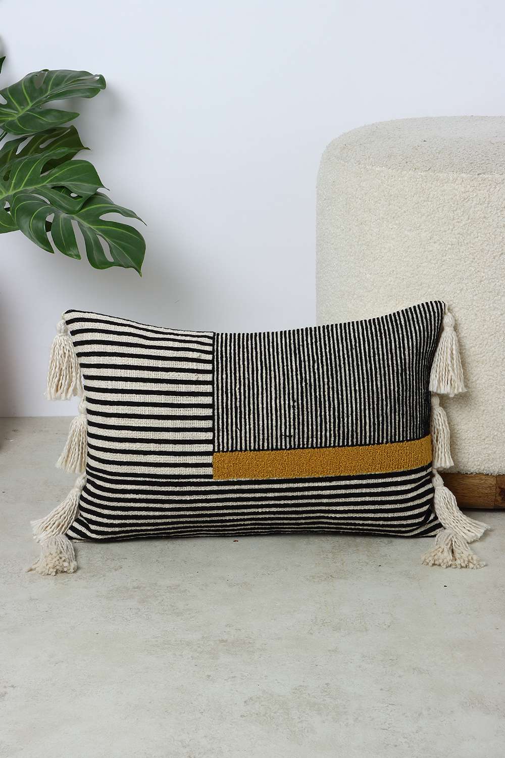 Modern-Luxe-Citadel-Arch-Black-Cushion-Cover-30x45-cm