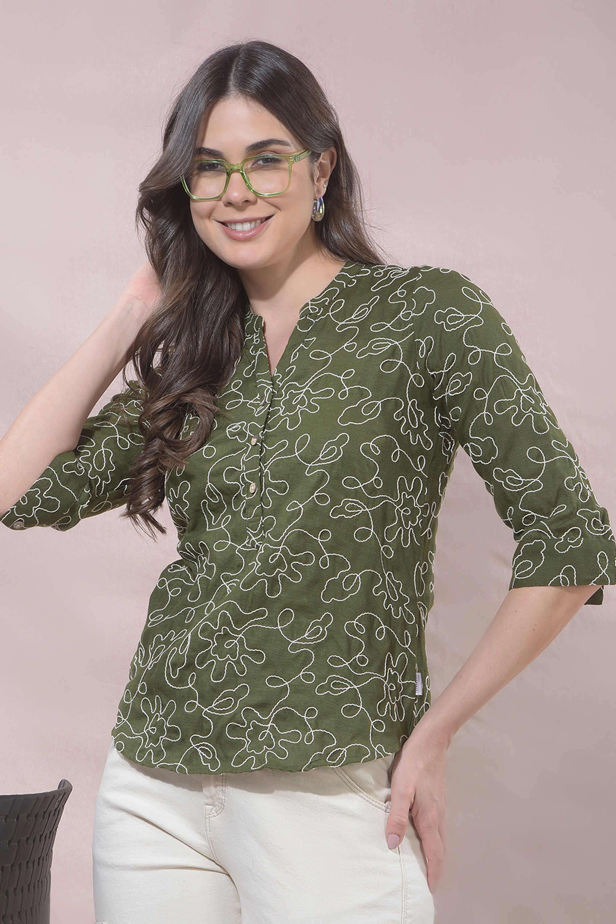 crimsoune club Embroidered Polyester V-Neck Women's Top-picture-32