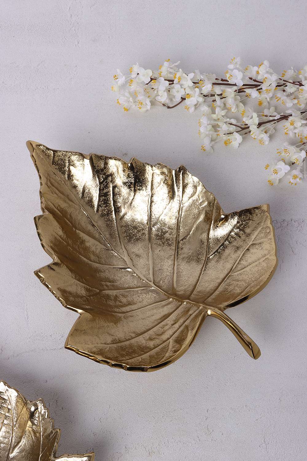 Aurielle-Maple-Leaf-Metal-Casted-Platter-33Cm