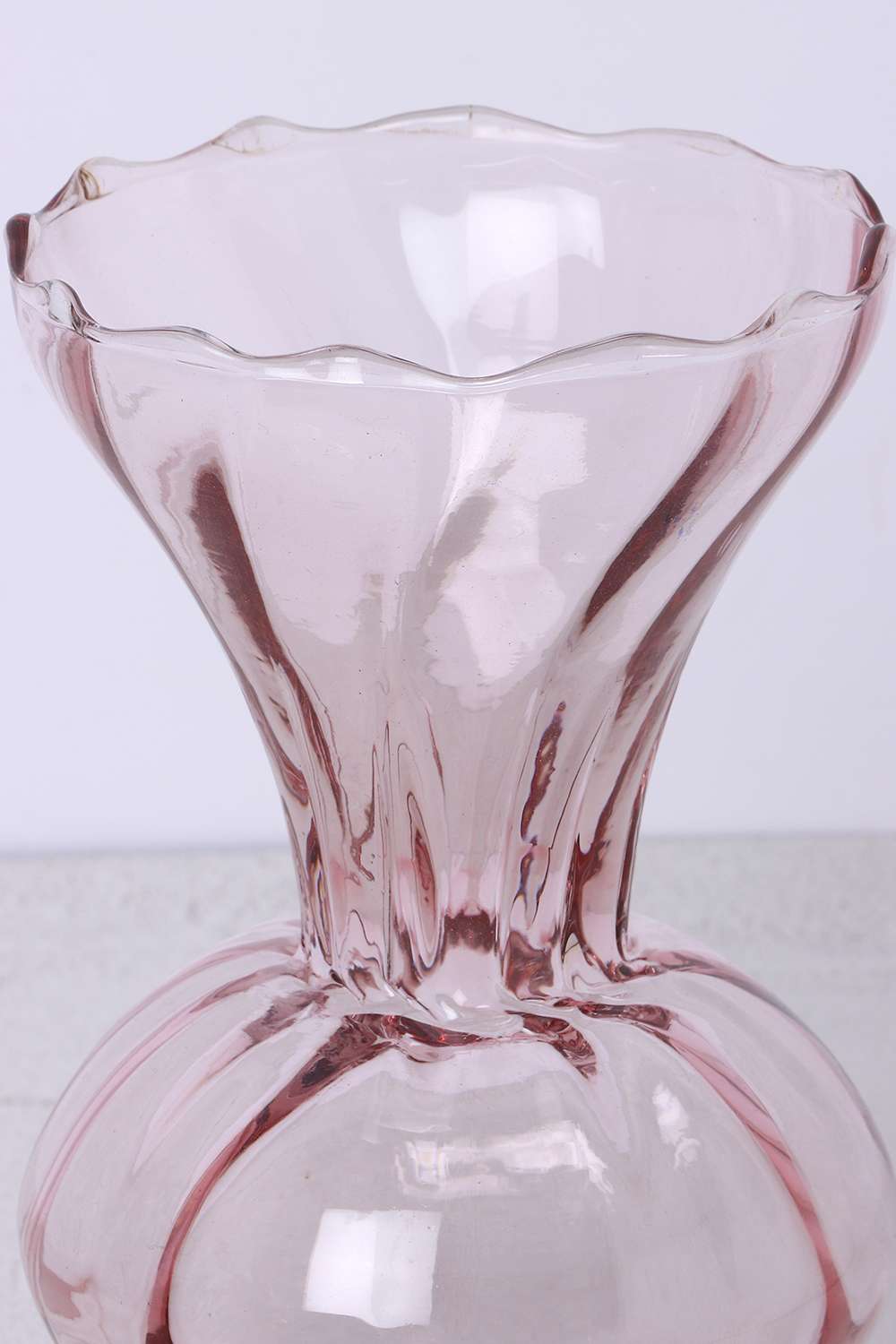 Poetic-Opulence-Ecru-Glass-Vase-With-Swirl-Blush-17Cm