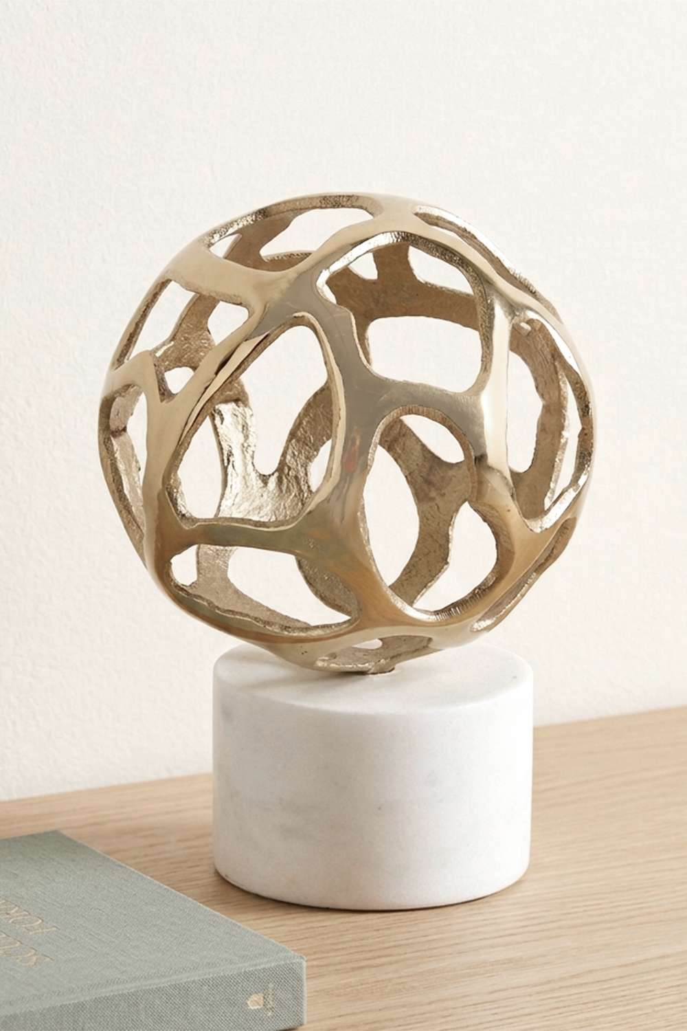 Modern-Luxe-Ziva-Amoeba-Ball-On-Marbel-Bse-Large-21Cm